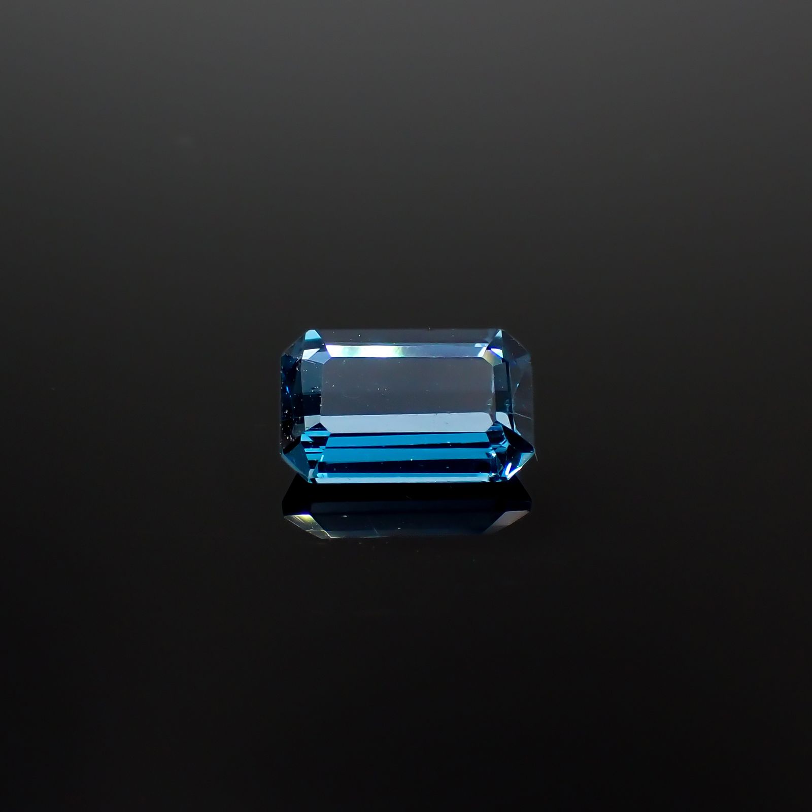 ロンドンブルートパーズ ブラジル産 2.12ct[240326799]9.1x5.7mm前後
