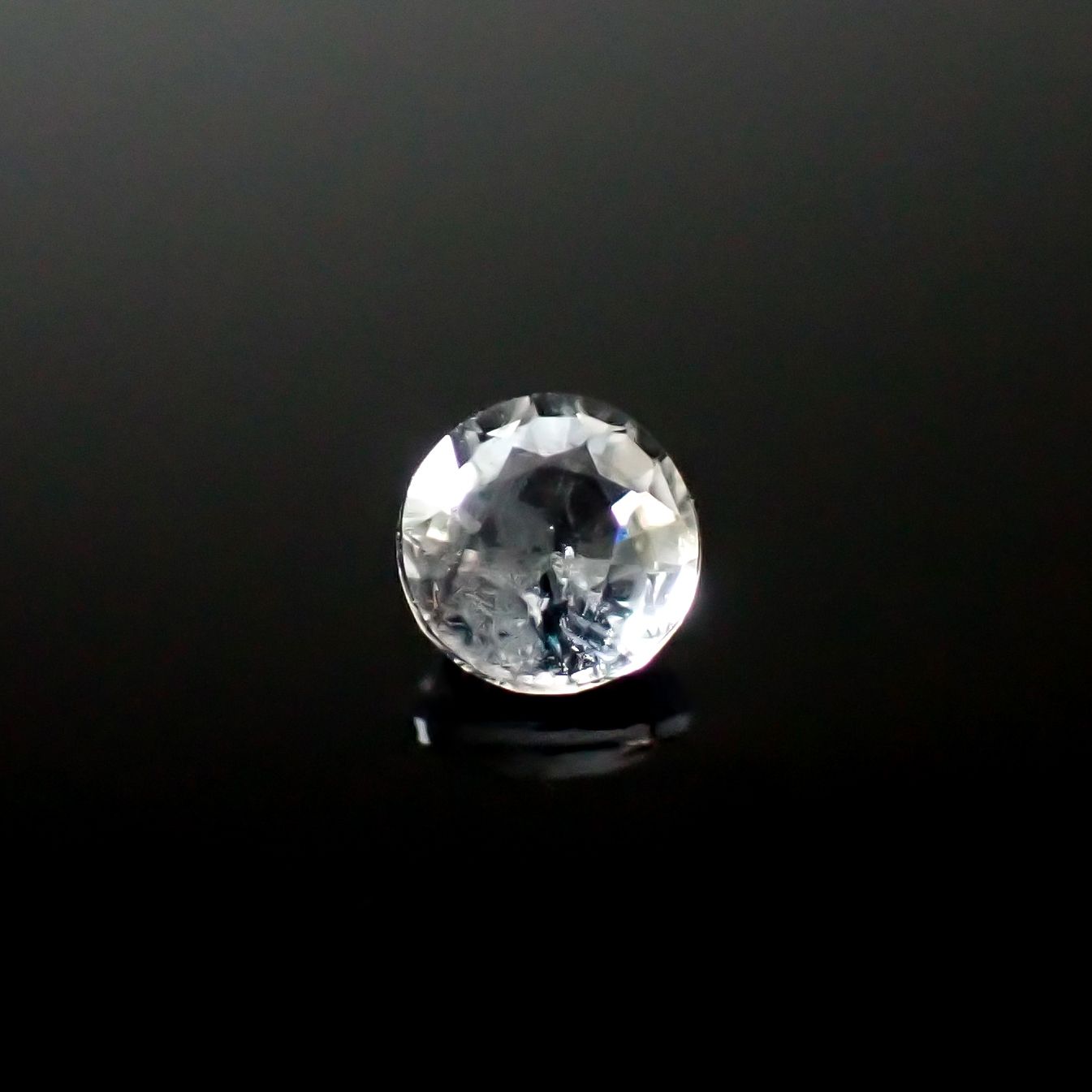 テネブレッセンススキャポライト アフガニスタン産 0.13ct / 3.3x3.3mm前後 [260532260]