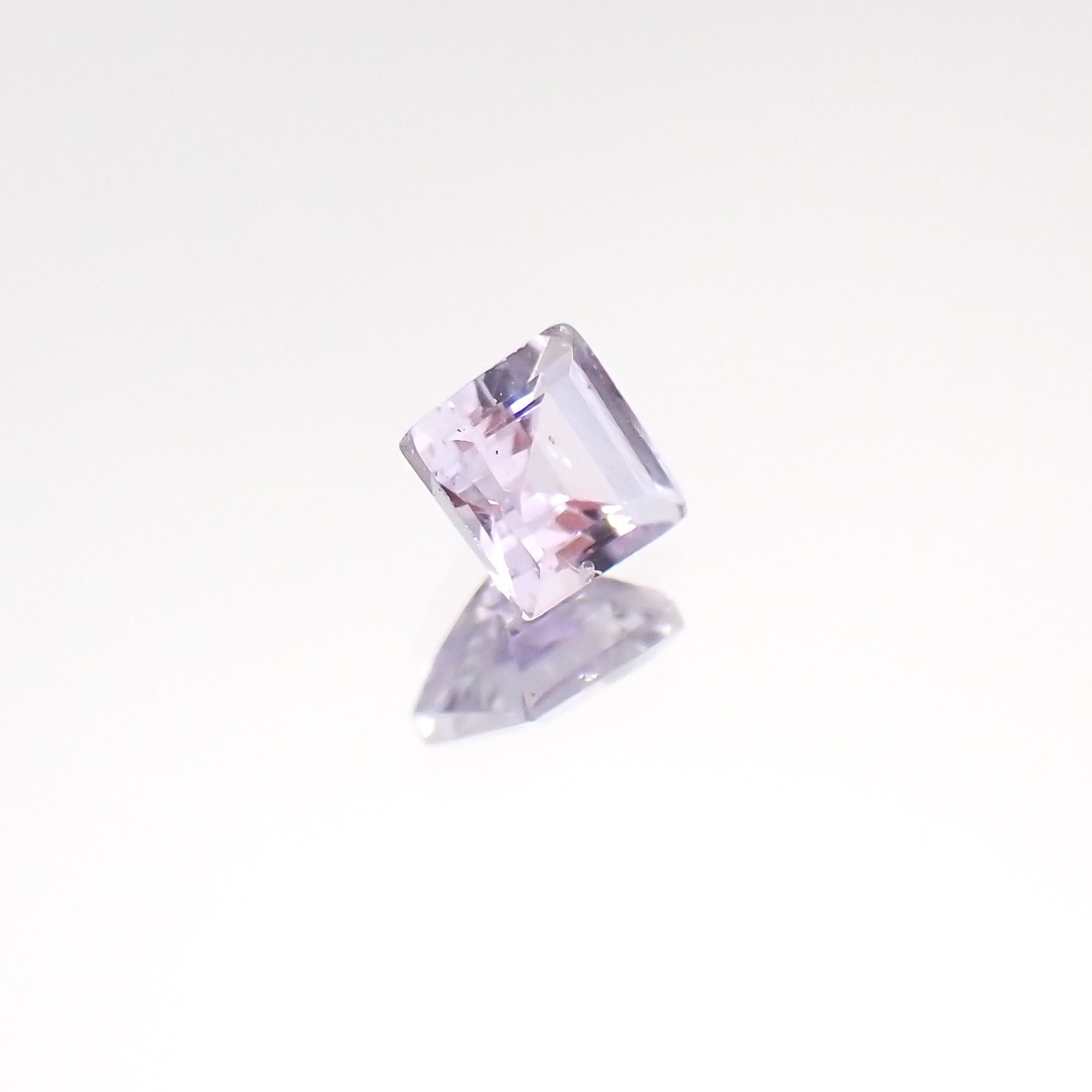 ラベンダーゾイサイト(宝石名ゾイサイト)タンザニア産 0.18ct 識別済[230622415]3.2x3mm前後