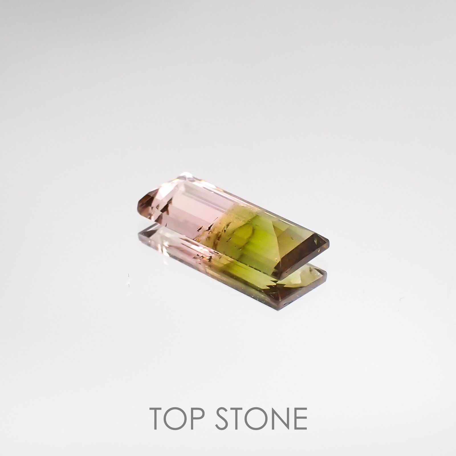 バイカラートルマリン ブラジル産 ルース 1.57ct[210711594]11.9×5mm前後