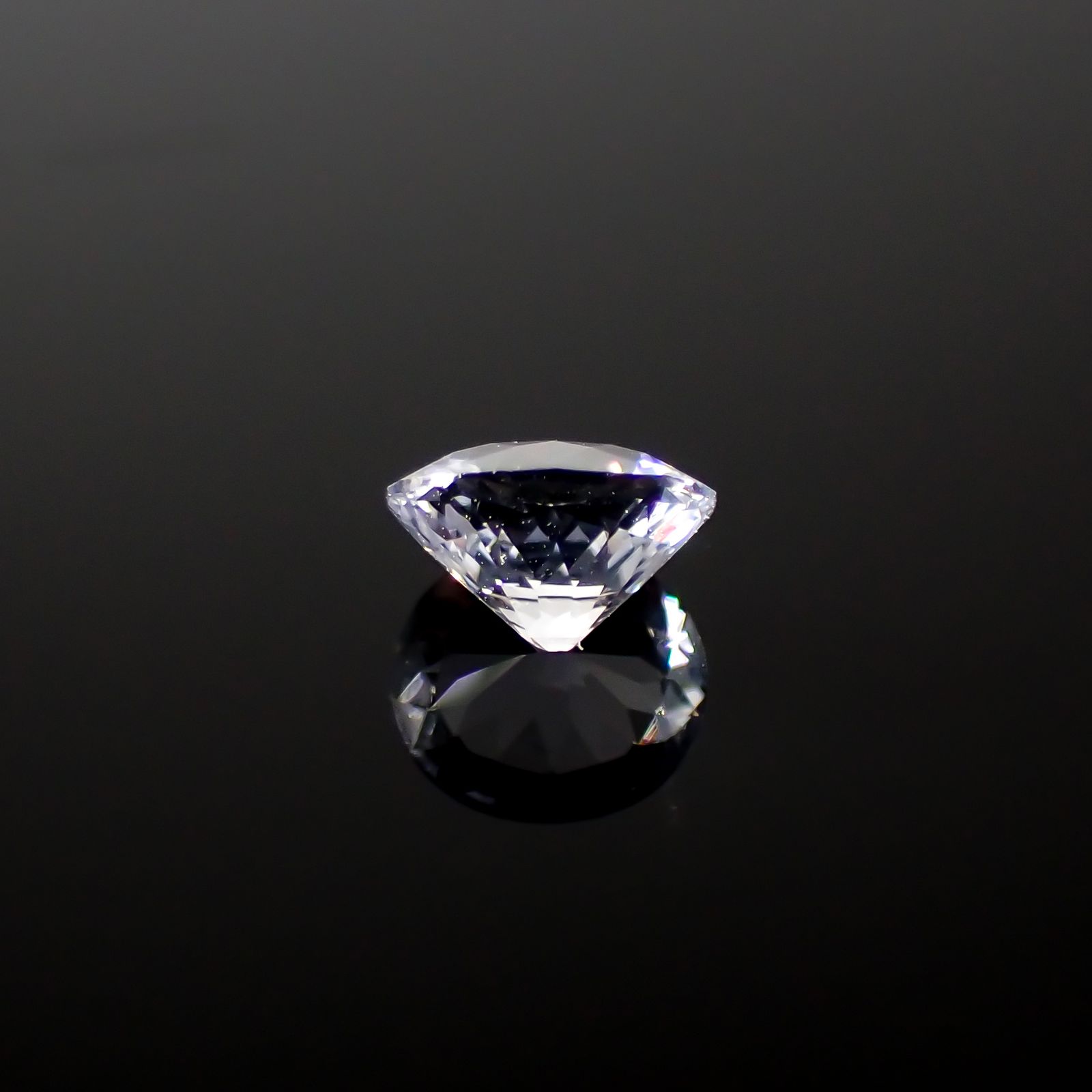 アイスラベンダーサファイア(宝石名サファイア)スリランカ/マダガスカル産 0.66ct 識別済[240226283]5.4x4.9mm前後