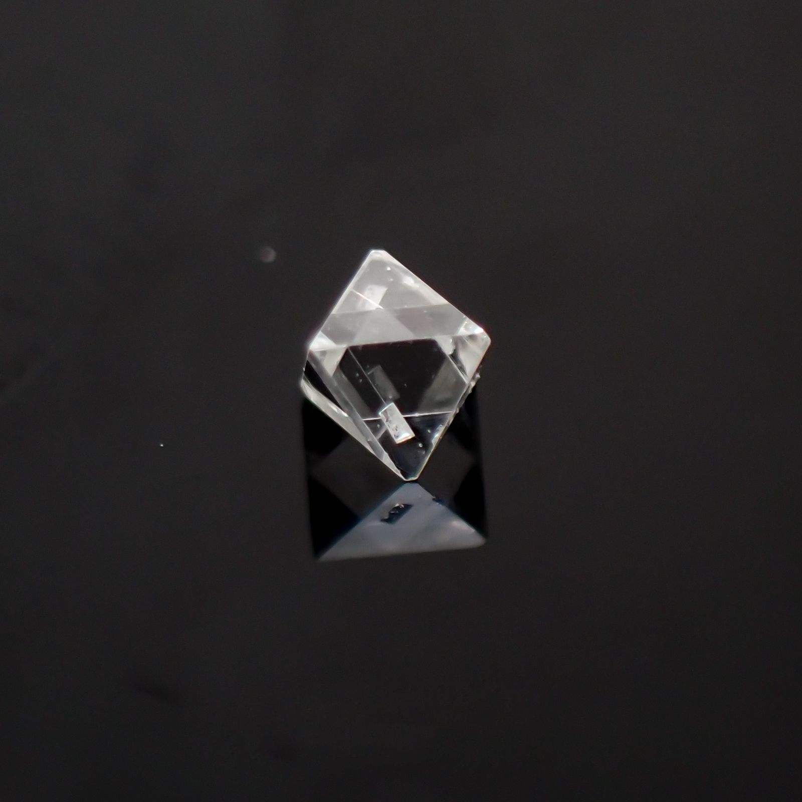 ソーヤブルダイヤモンド 原石 ロシア産 ルース 0.04ct[210410560]2.4×2.3mm前後