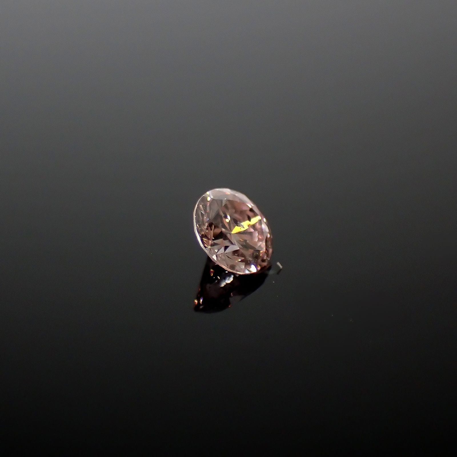 ピンクダイヤモンド(宝石名ダイアモンド I-1/FANCY ORANGY PINK) 0.100ct ソ付(CGL)[240427044]2.93x2.97mm前後