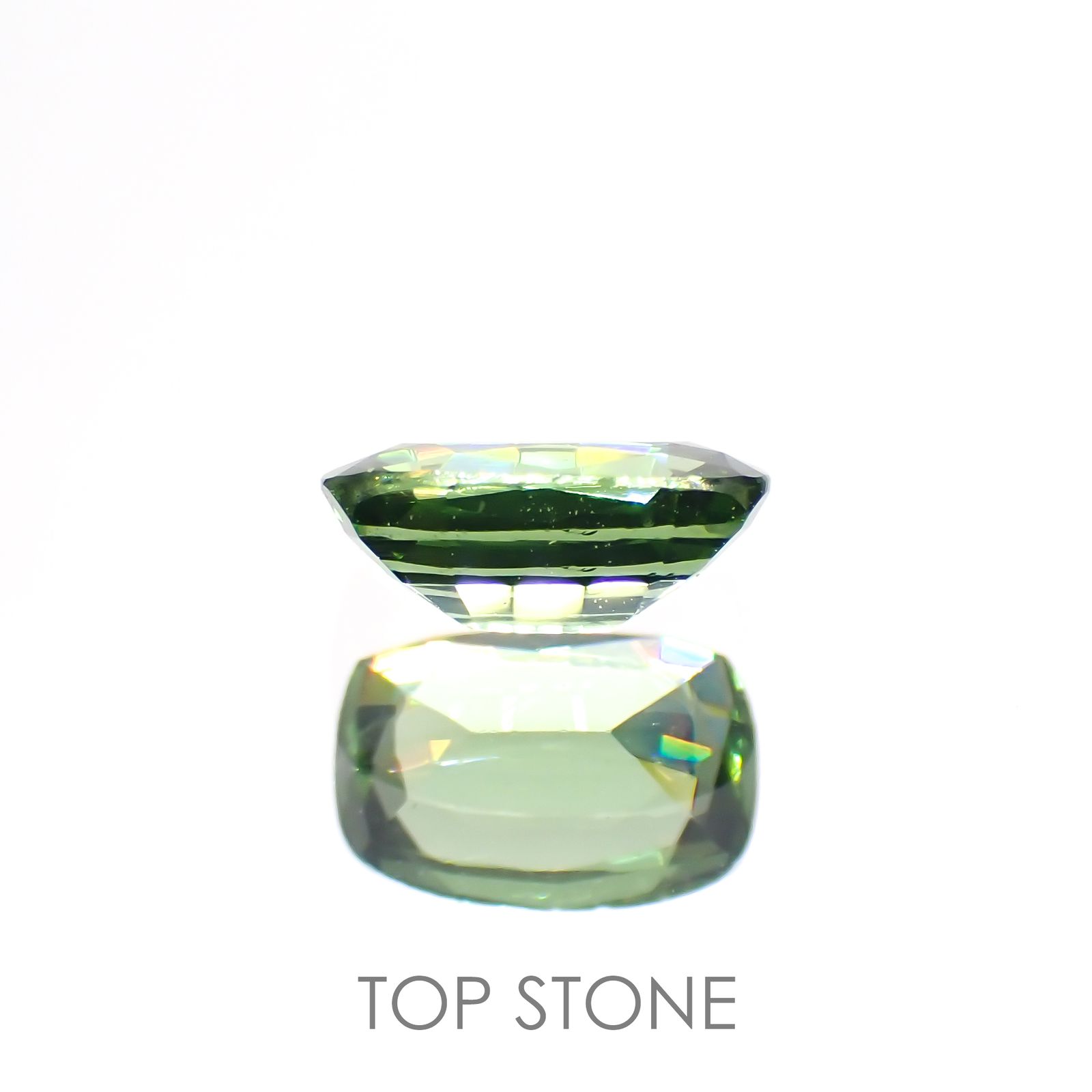 グリーンジルコン(宝石名ジルコン) スリランカ・カンボジア産 0.63ct 識別済[20128605]6.1×4.1mm前後