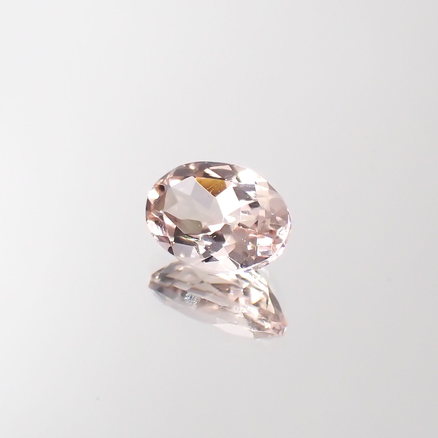 モルガナイト(宝石名モルガナイト)ナイジェリア産 0.68ct 識別済[230321163]7x4.9mm前後