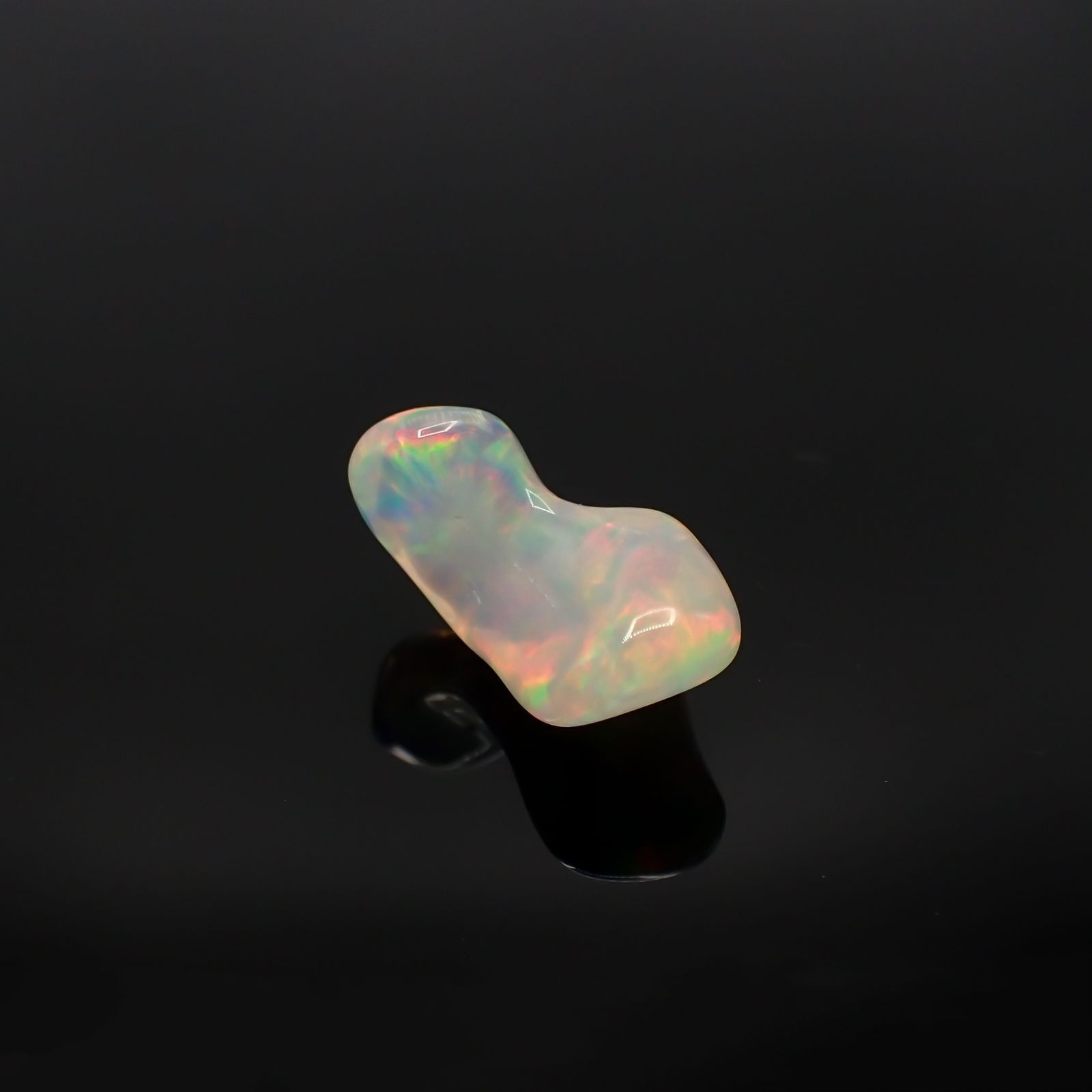 ◇バロック型◇エチオピアオパール(宝石名オパール) エチオピア産 識別済 3.11ct / 14.7x8mm前後 [260111395]