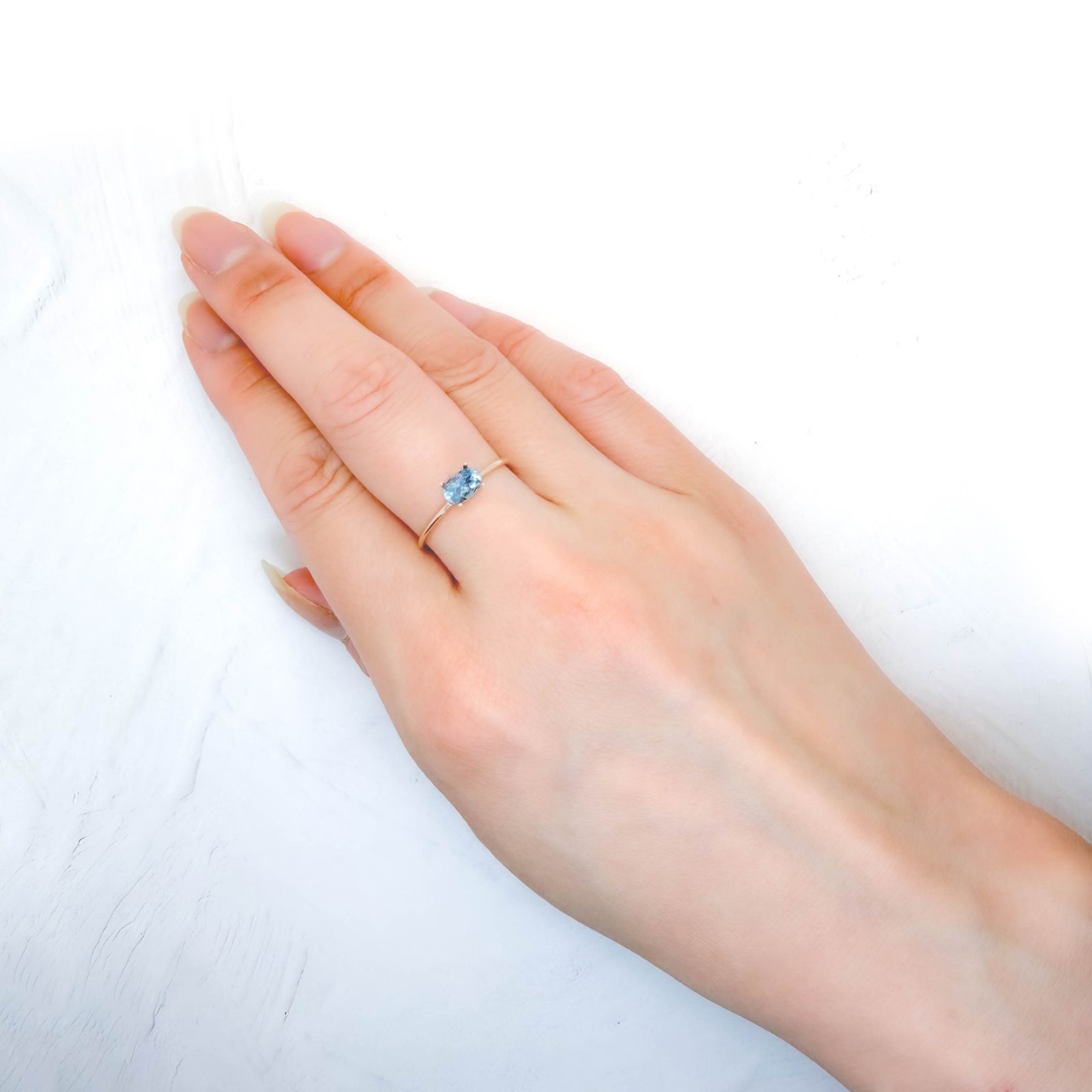 アクアマリン サンタマリアカラー(宝石名アクアマリン)モザンビーク産 識別済 0.37ct / 6.1x4mm前後 [260617251]