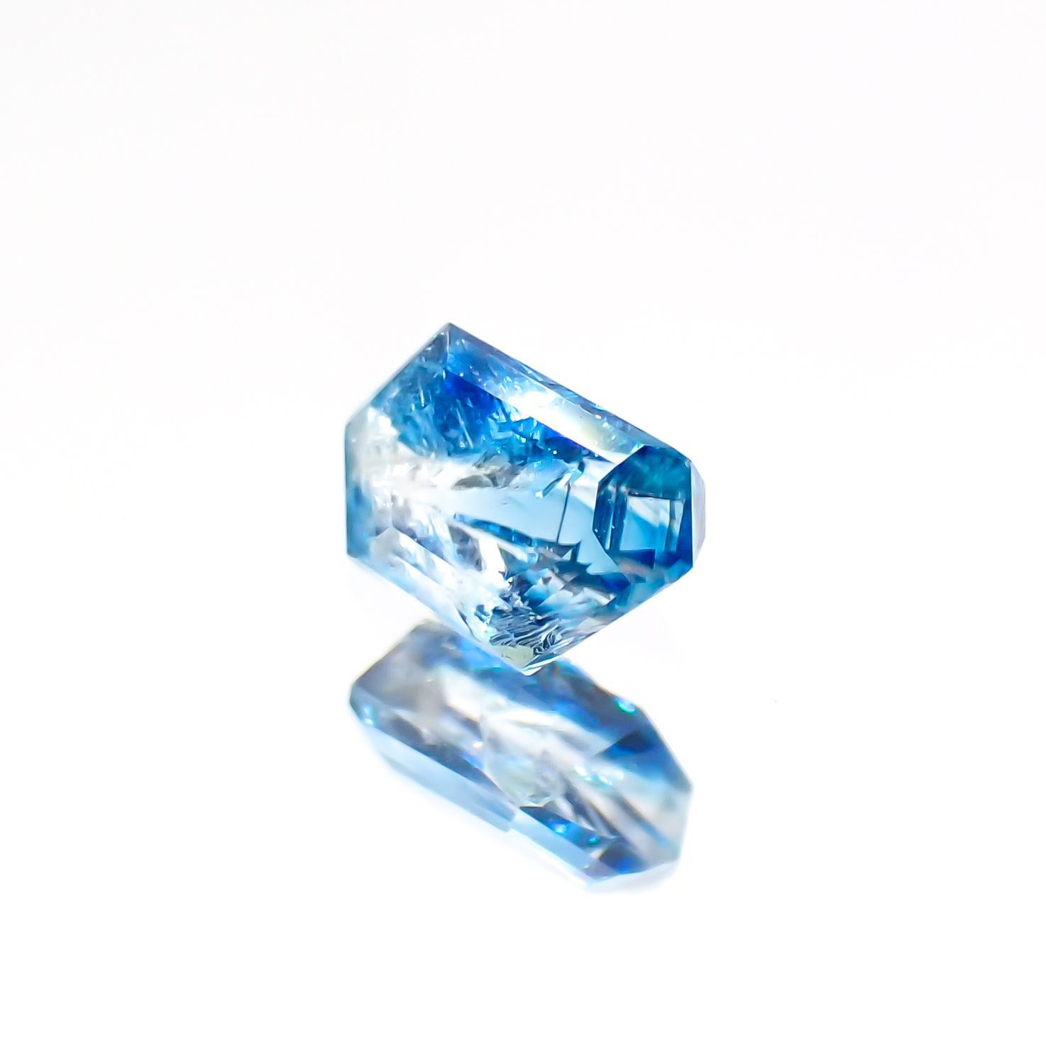 ◇カスタムカット◇ユークレース(宝石名ユークレース) ジンバブエ産 0.211ct ソ付(日独)[20107164]4.5×2.7mm前後