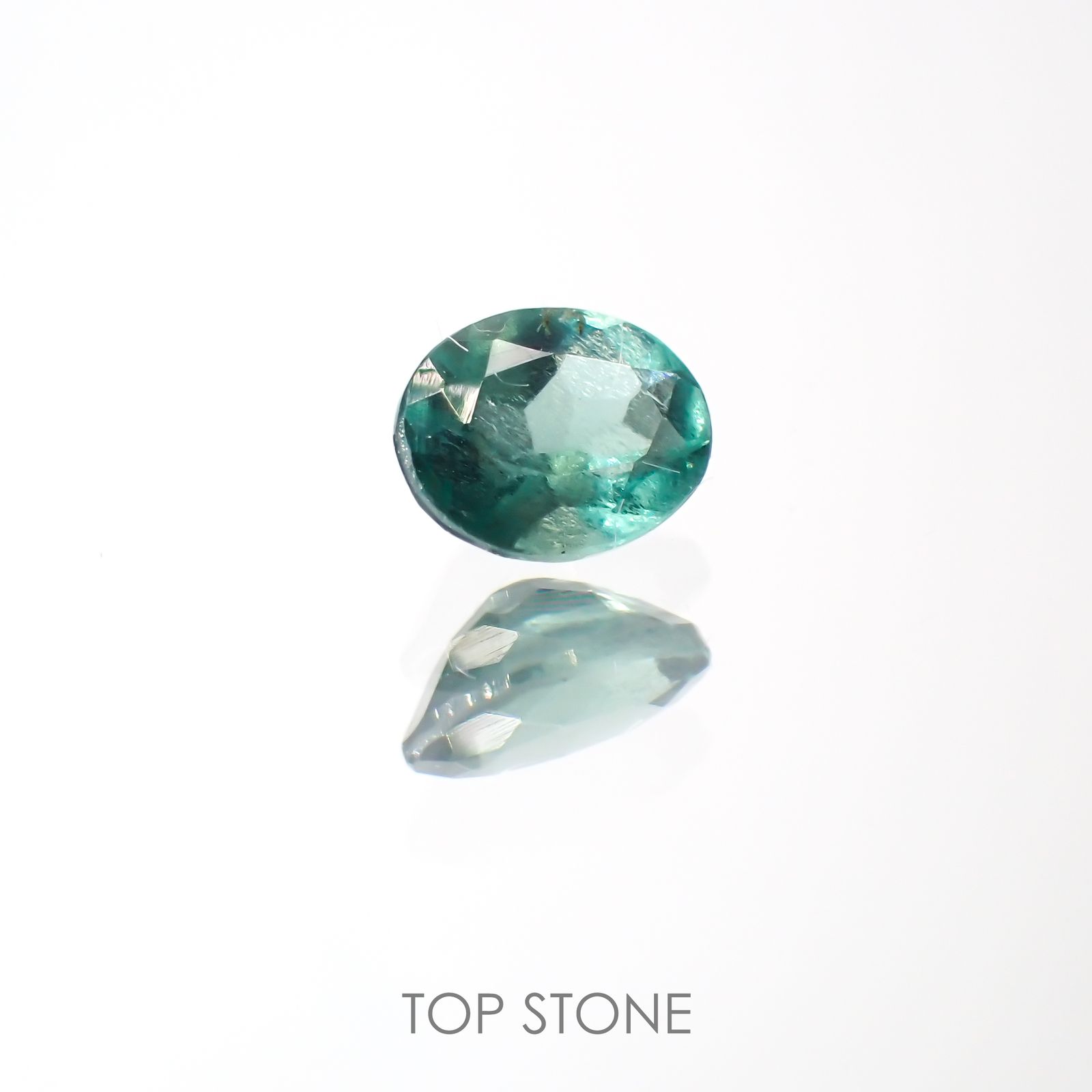 グリーンアパタイト(ノーブルモロキサイト)(宝石名アパタイト) マダガスカル産 0.25ct 識別済[211013531]4.6×3.5mm前後