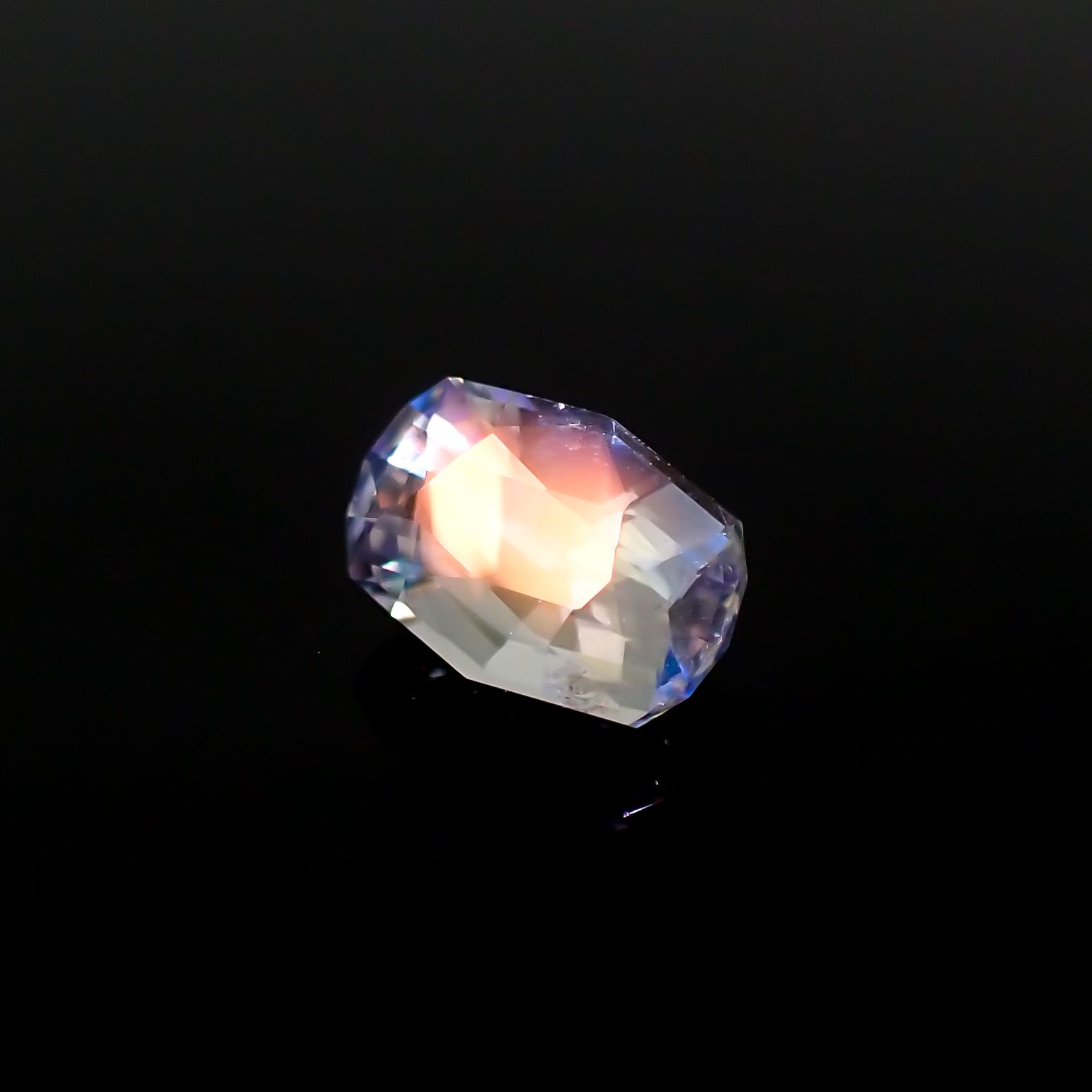 ◇カスタムカット◇レインボームーンストーン マダガスカル産 0.85ct[230923433]7.2x4.8mm前後