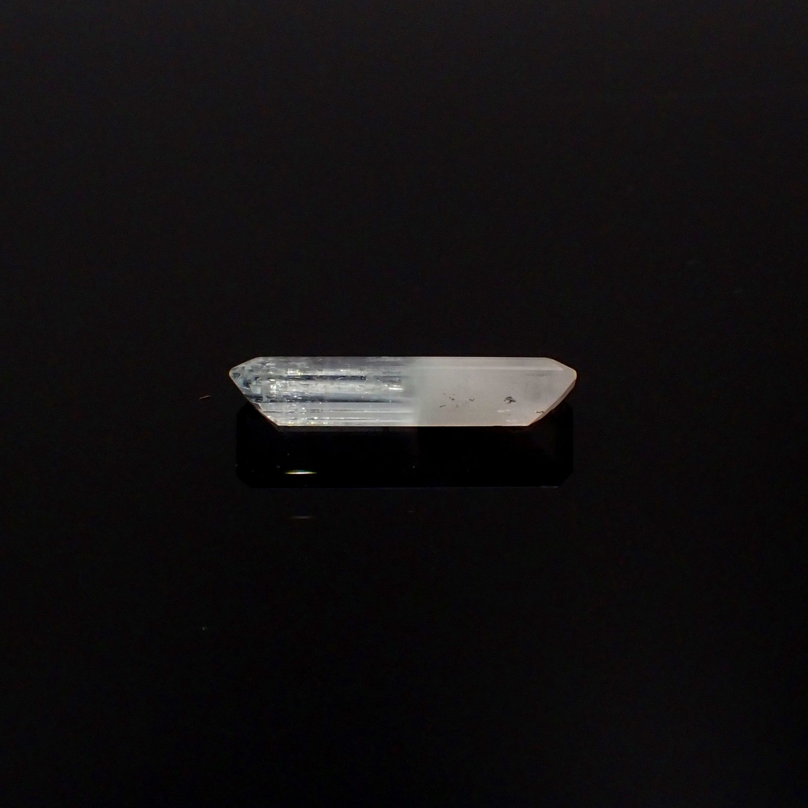 バイカラーベリル（アクアマリンモルガナイト） ブラジル産 4.53ct[231023647]21.6x6mm前後