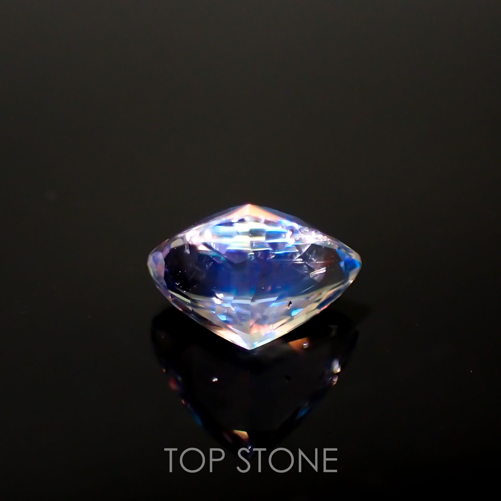 レインボームーンストーン(宝石名ラブラドライト) マダガスカル産 1.586ct ソ付(彩珠)[210711769]7.1×8.9mm前後