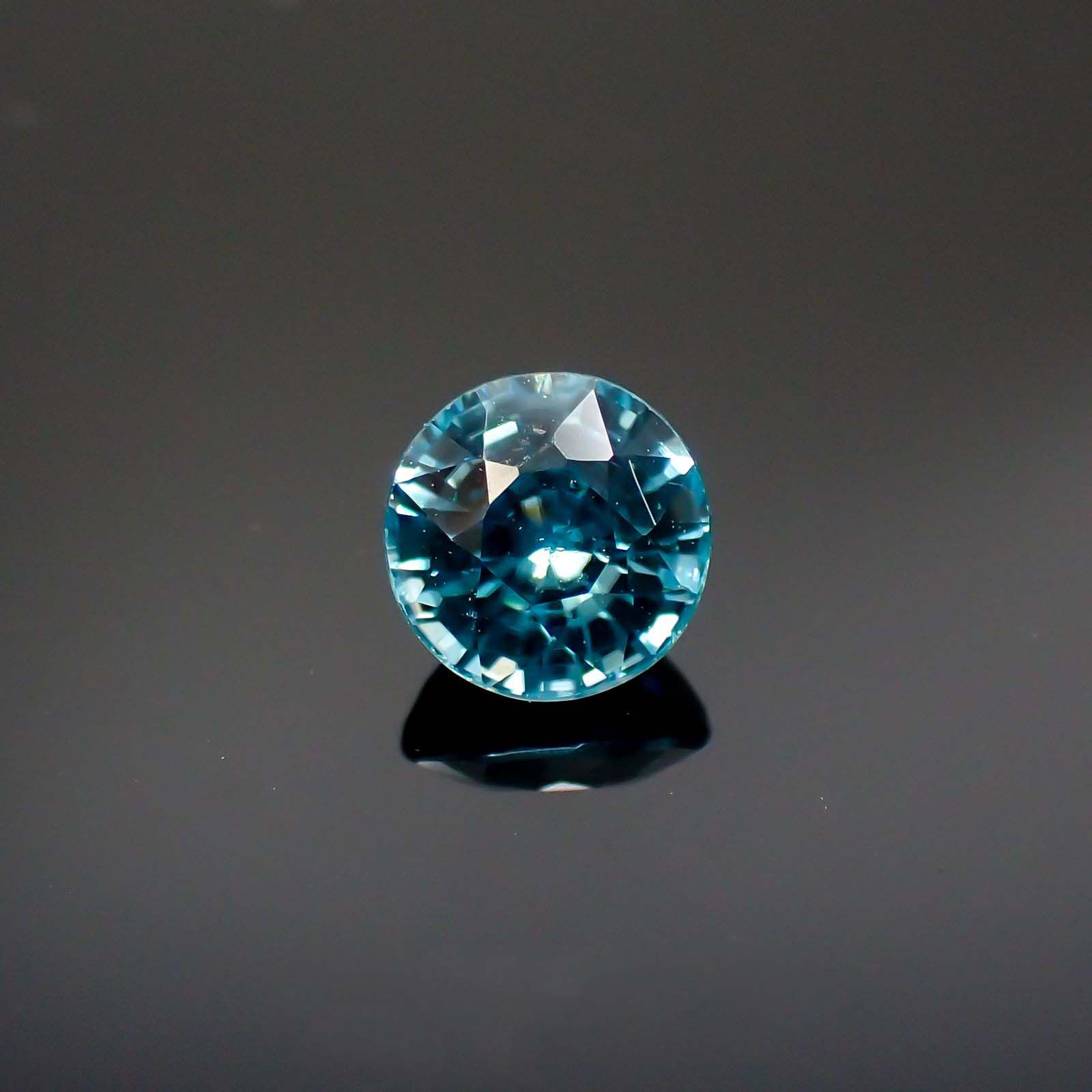 ブルージルコン(宝石名ブルー・ジルコン)カンボジア産 0.57ct 識別済[250716830]4.4x4.4mm前後
