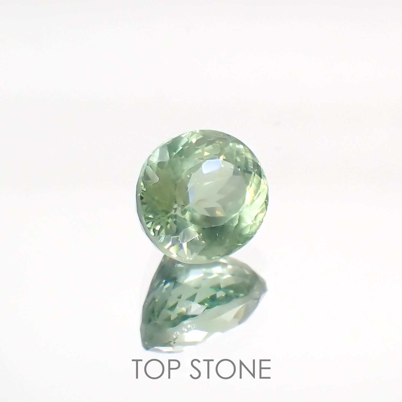 グリーンアパタイト(宝石名アパタイト) マダガスカル産 1.73ct 識別済[20106880]7.3×6.4mm前後
