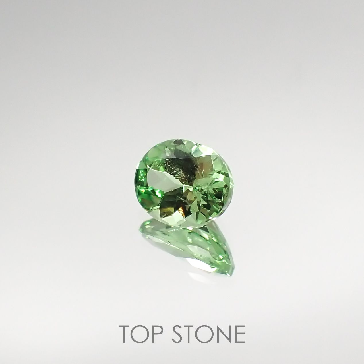 ミントガーネット(宝石名グリーン グロッシュラー・ガーネット) タンザニア産 0.37ct 識別済[210711535]5×3.8mm前後