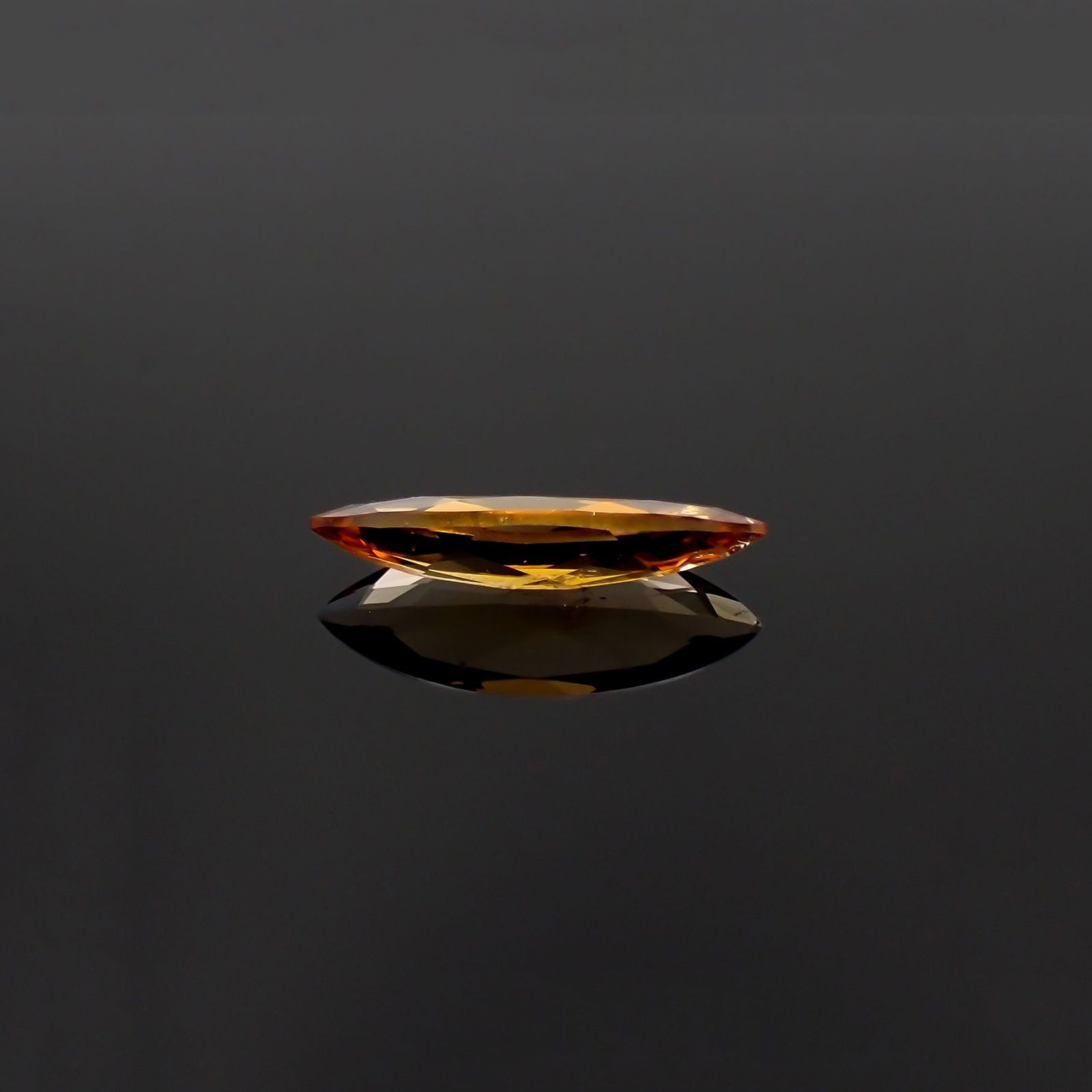 マグネシオアキシナイト フルオレッセンス(宝石名マグネシオ・アキシナイト)タンザニア産 ソ付(日独) 2.510ct / 17.22x6.39mm前後 [230421871]