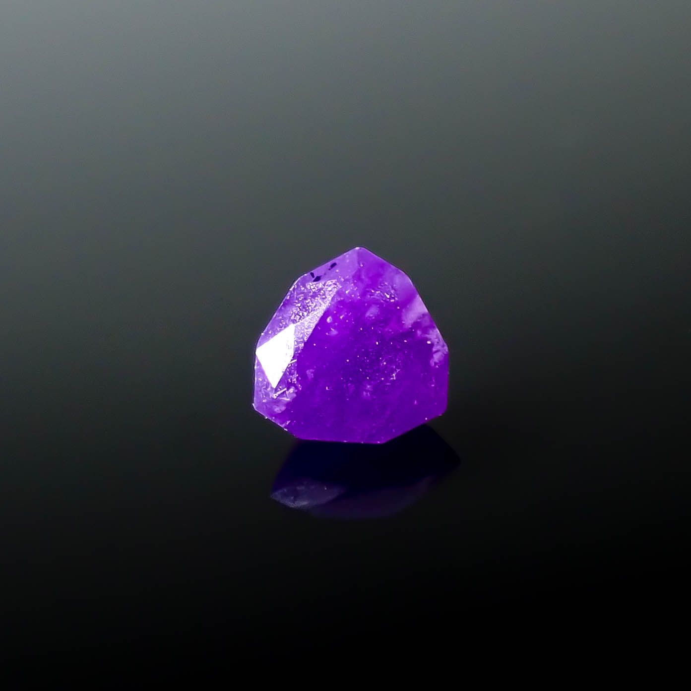 ◇カスタムカット◇スギライト 南アフリカ産 0.31ct / 4.5x4.6mm前後 [250931017]