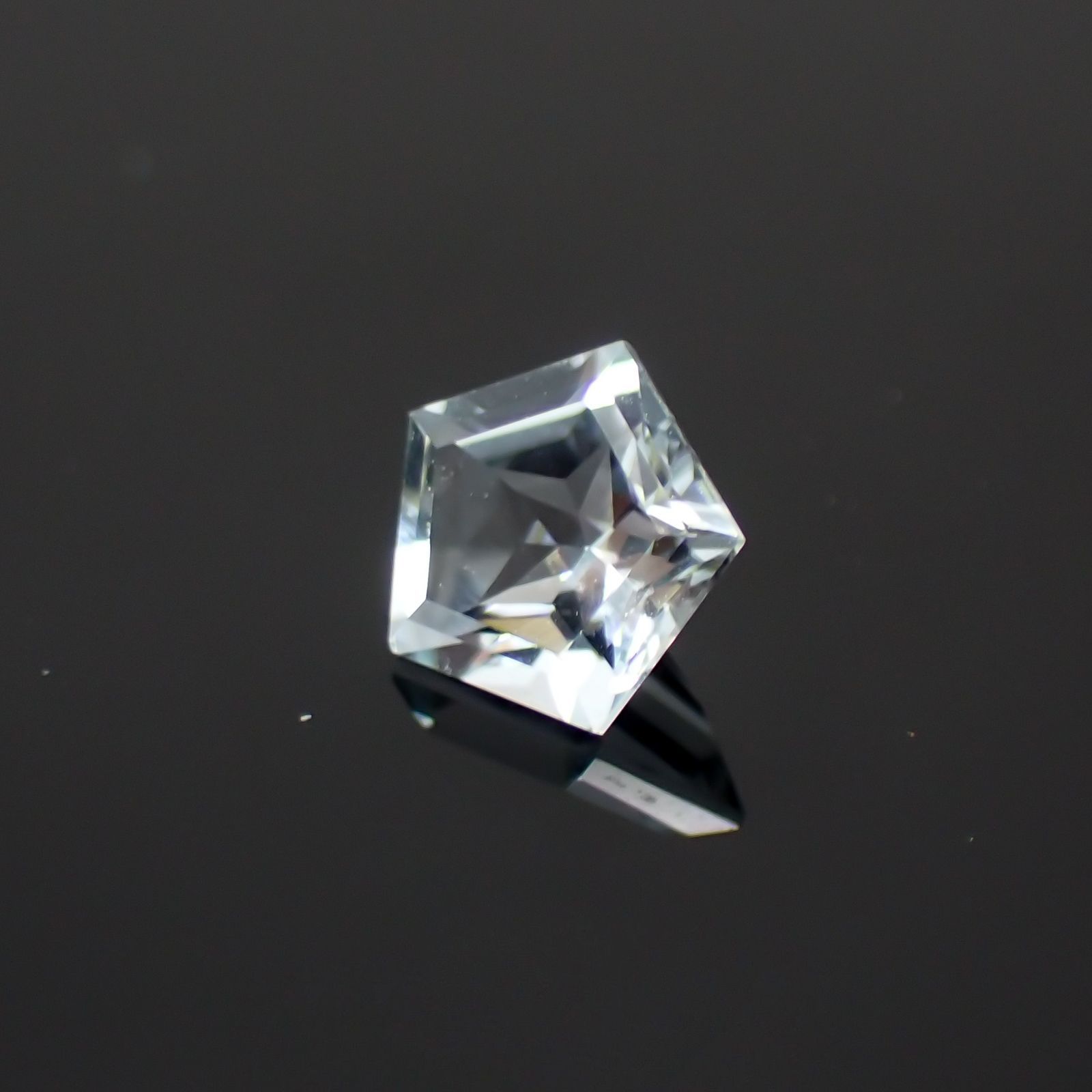 <ランダムセレクト1個販売> ◇ペンタゴンカット◇アクアマリンSA(宝石名アクアマリン) ブラジル産 0.36ct前後 識別済[21029574]5.2×5.1mm前後