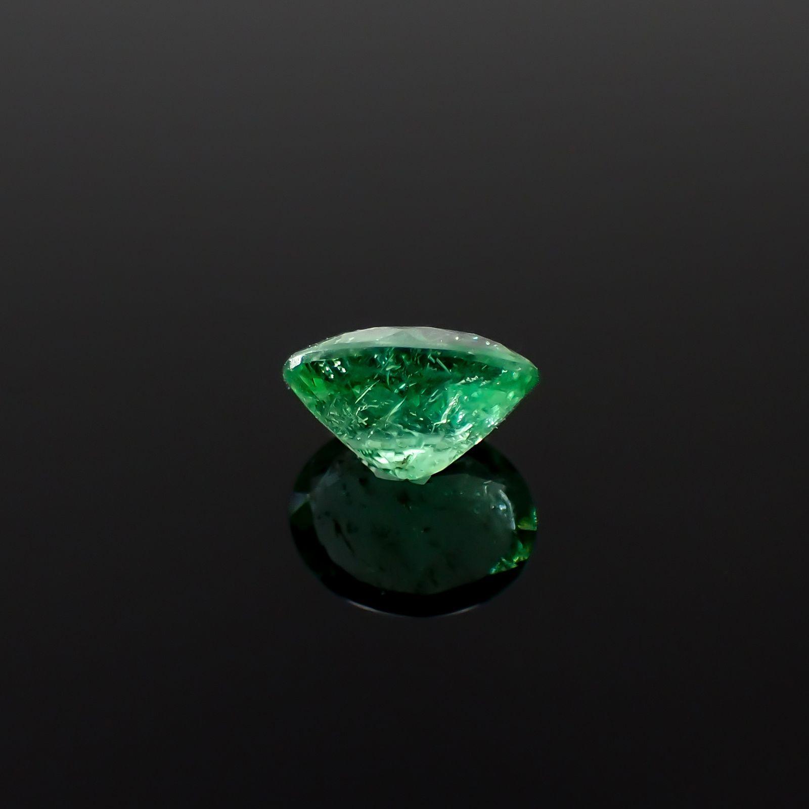 パライバトルマリン ブラジル・パライバ州バターリャ鉱山産 0.59ct[240928733]6x4.9mm前後