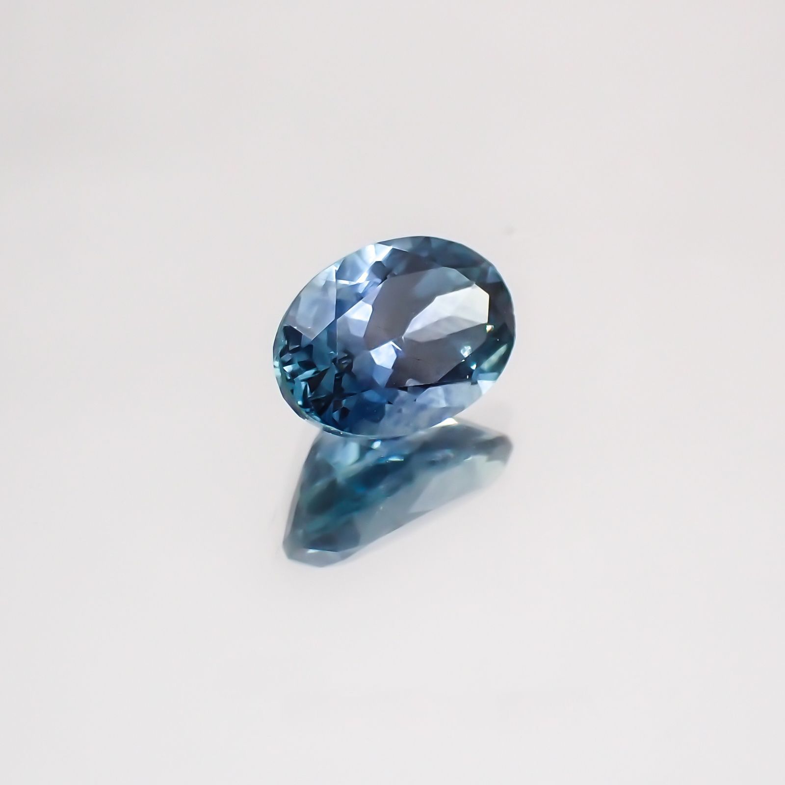 モンタナサファイア アメリカ産 ルース 0.77ct[21019463]6.4×4.4mm前後