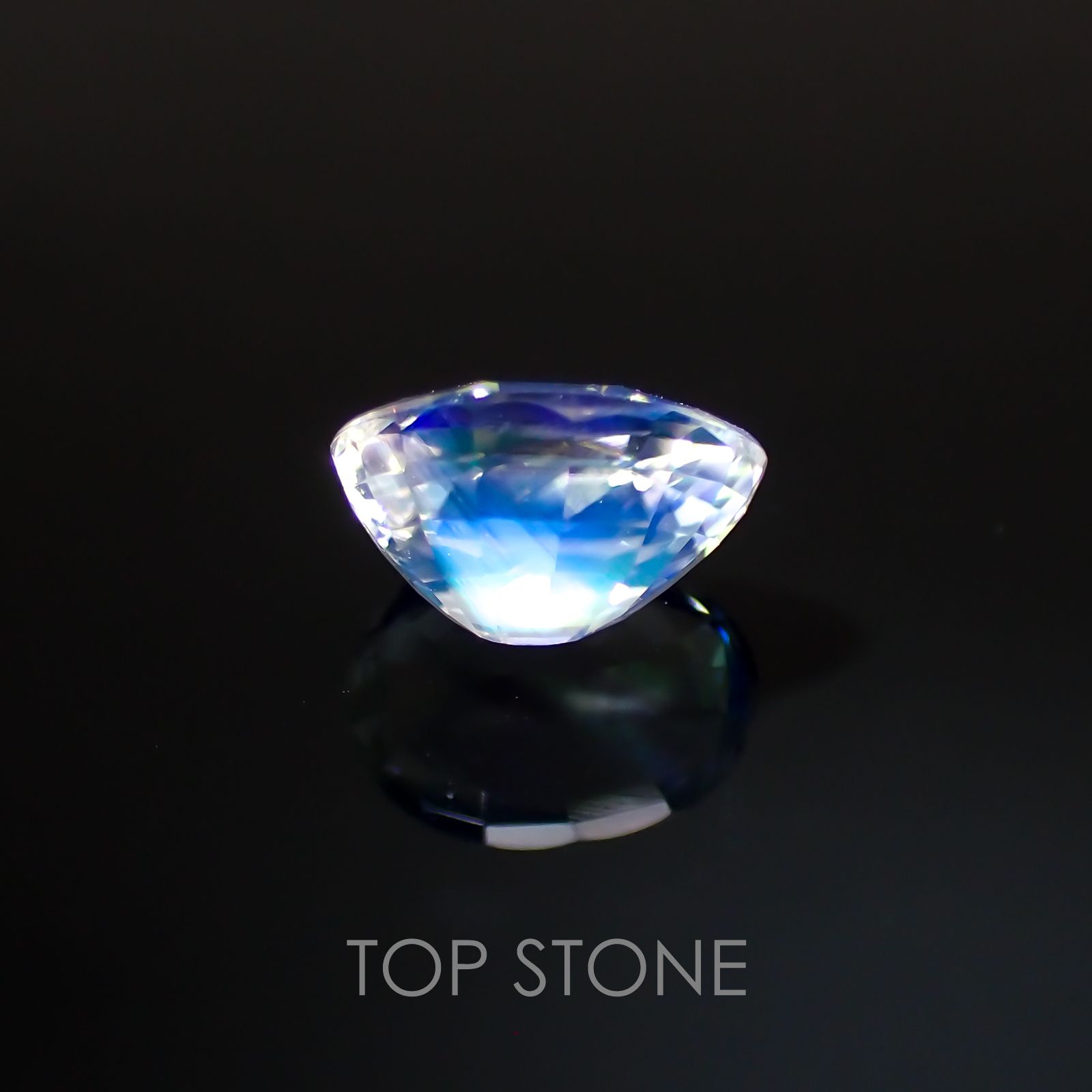 レインボームーンストーン(アンデシンラブラドライト) マダガスカル産 ルース 1.37ct[210310394]8.1×6.1mm前後