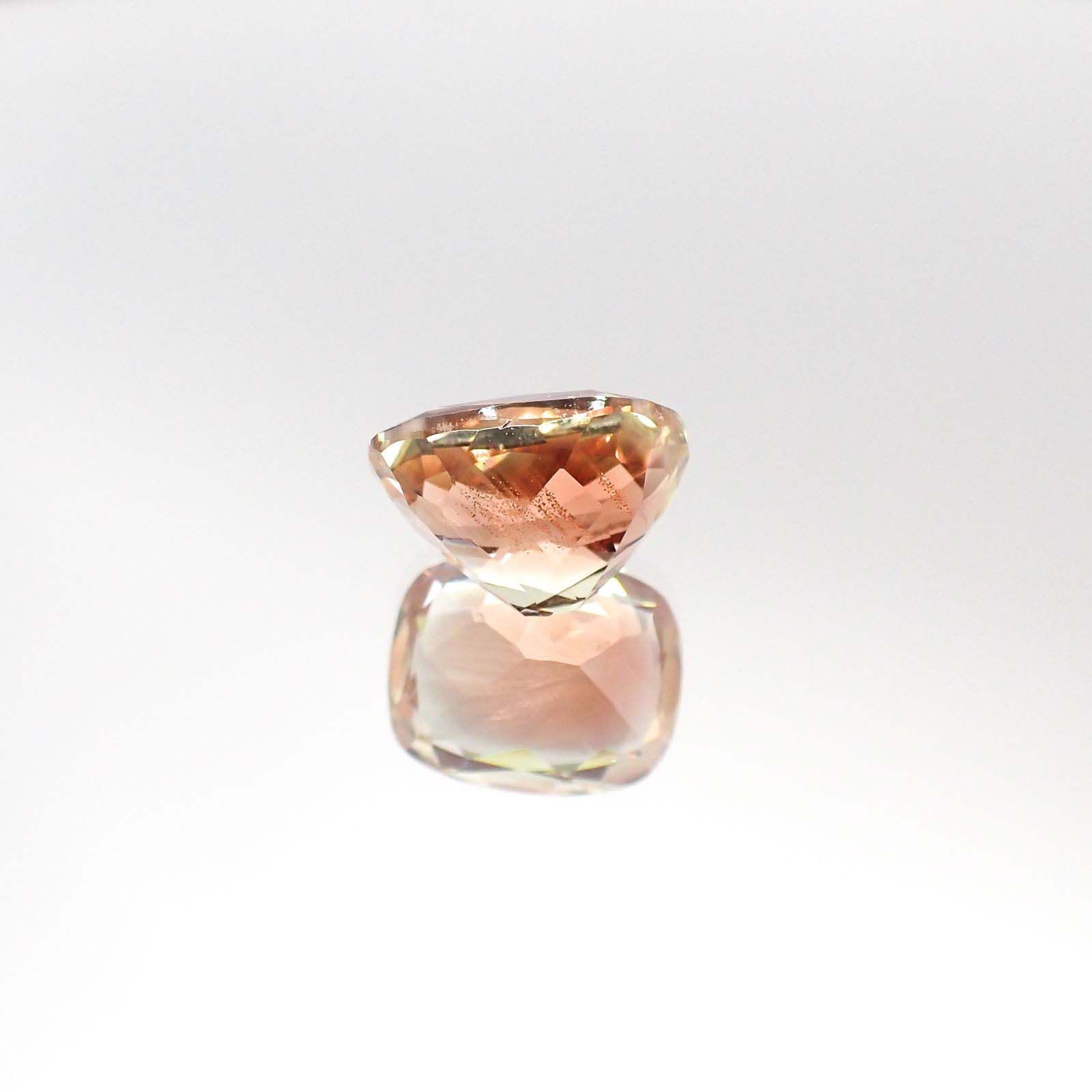 オレゴンサンストーン(宝石名ラブラドライト・サンストーン)アメリカ・オレゴン州産 3.920ct ソ付(彩珠)[230722705]10.8x8.5mm前後