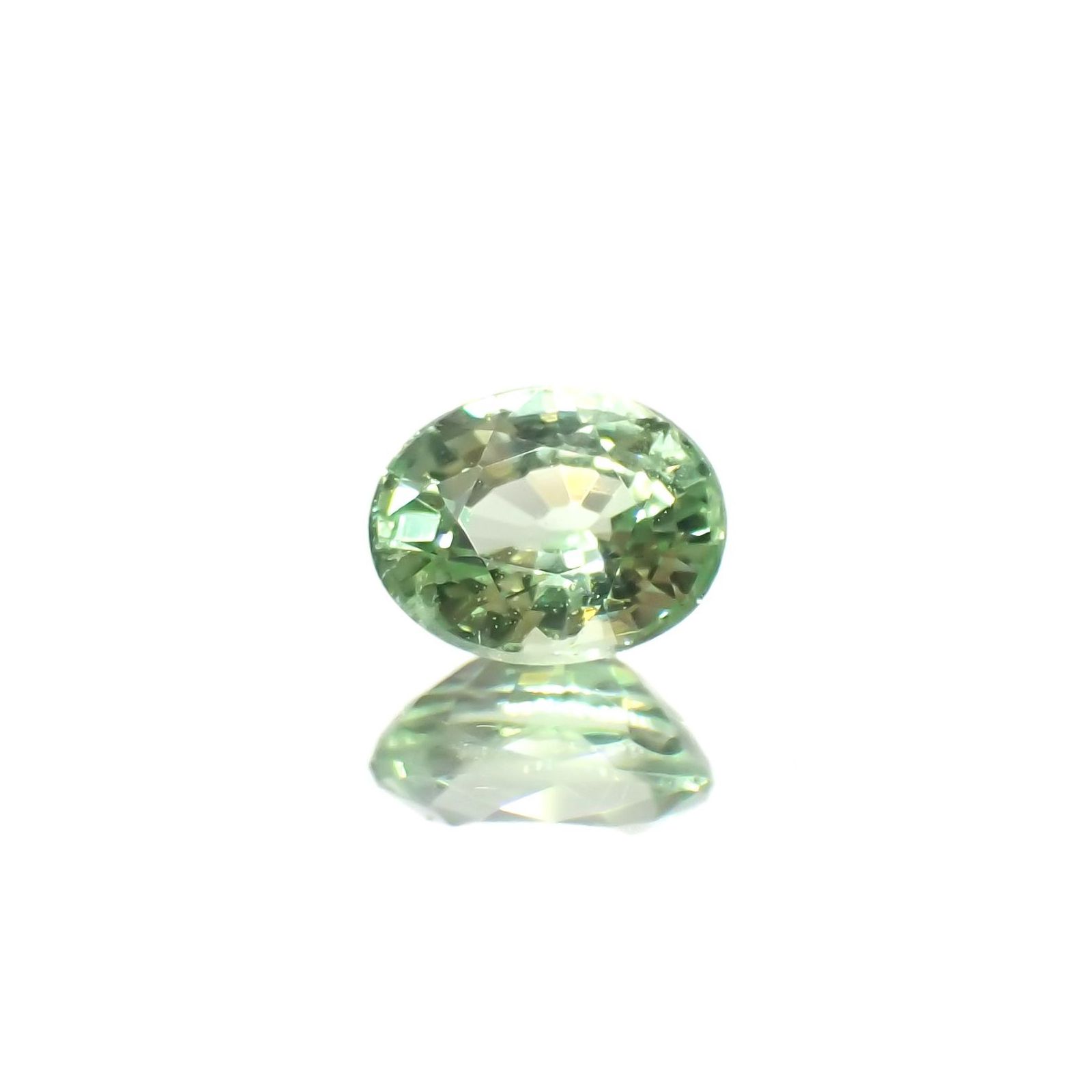 ミントガーネット(宝石名グリーン・グロッシュラー・ガーネット)タンザニア産 識別済 0.38ct / 4.6x3.7mm前後 [251023499]