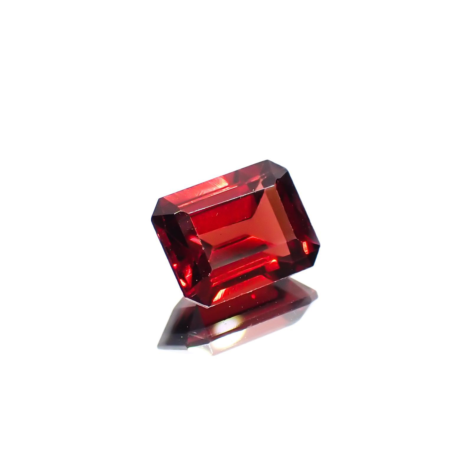 パイロープアルマンディンガーネット(宝石名パイロープ アルマンディン・ガーネット)ブラジル産 1.86ct 識別済[221219537]7.8x6mm前後