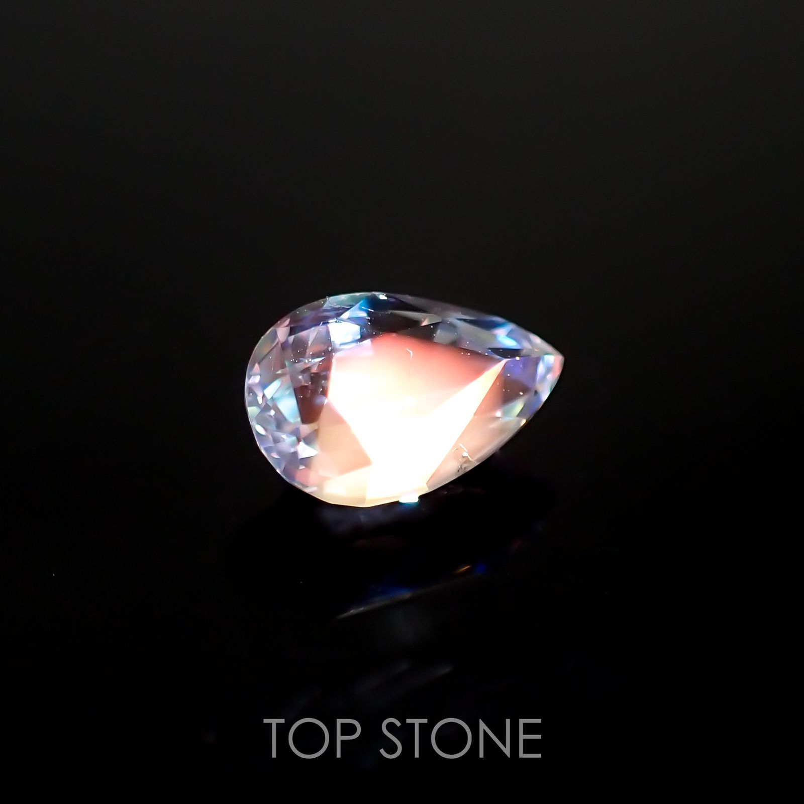 レインボームーンストーン(宝石名ラブラドライト)マダガスカル産 0.68ct 識別済[211113751]7.4x4.5mm前後