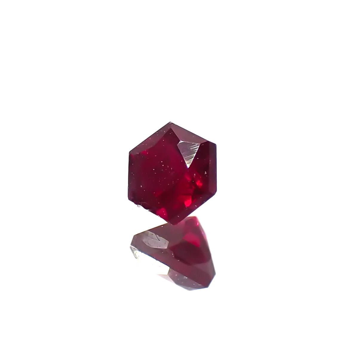 ◇ヘキサゴンカット◇ルビー(宝石名ルビー)モザンビーク/ミャンマー産 0.18ct 識別済[240326665]2.9x2.9mm前後