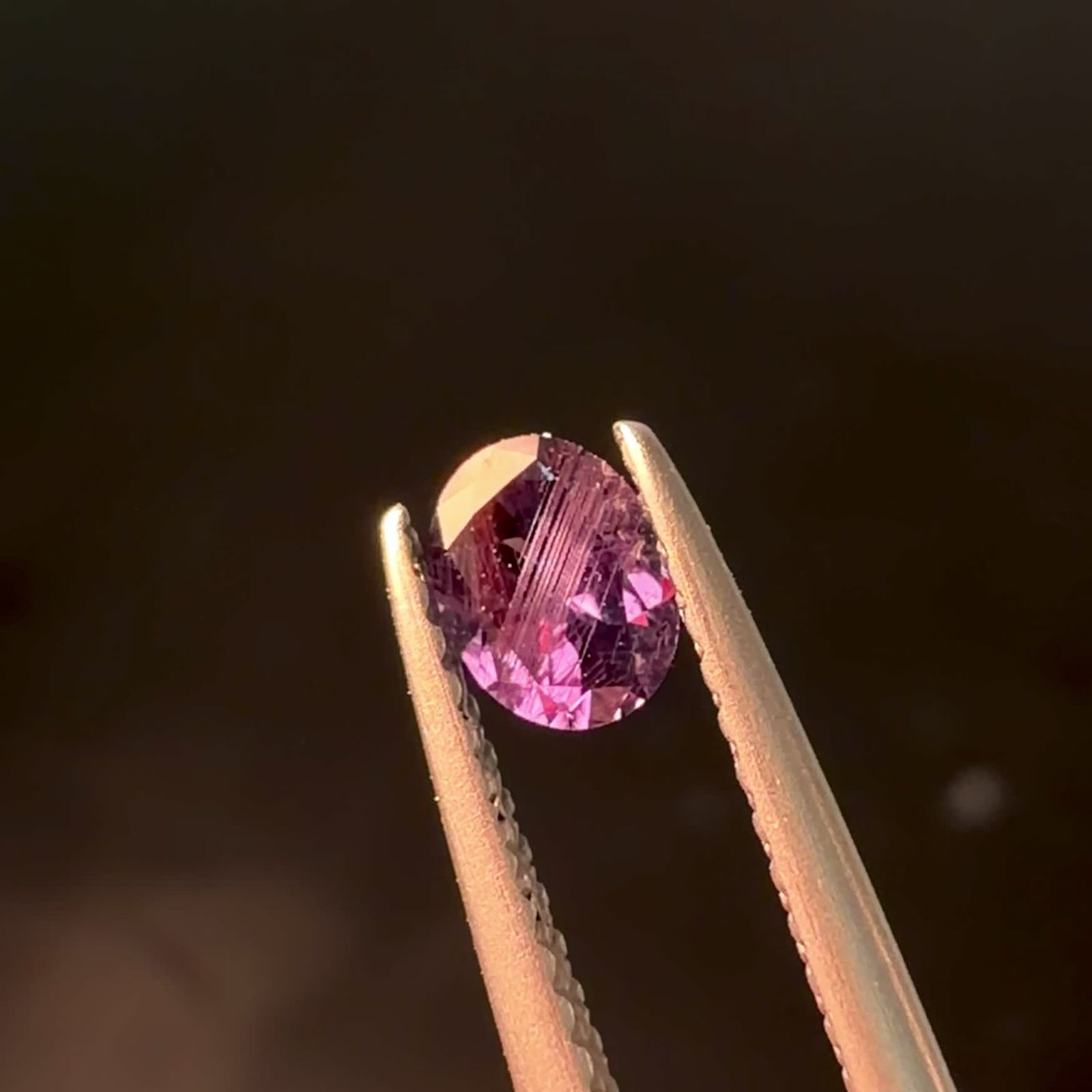 CHANEL ペン マカロンピンク／エメラルドブルー／アメジストヴァイオレット ベキリーブルーガーネット（カラーチェンジガーネット アレキタイプ