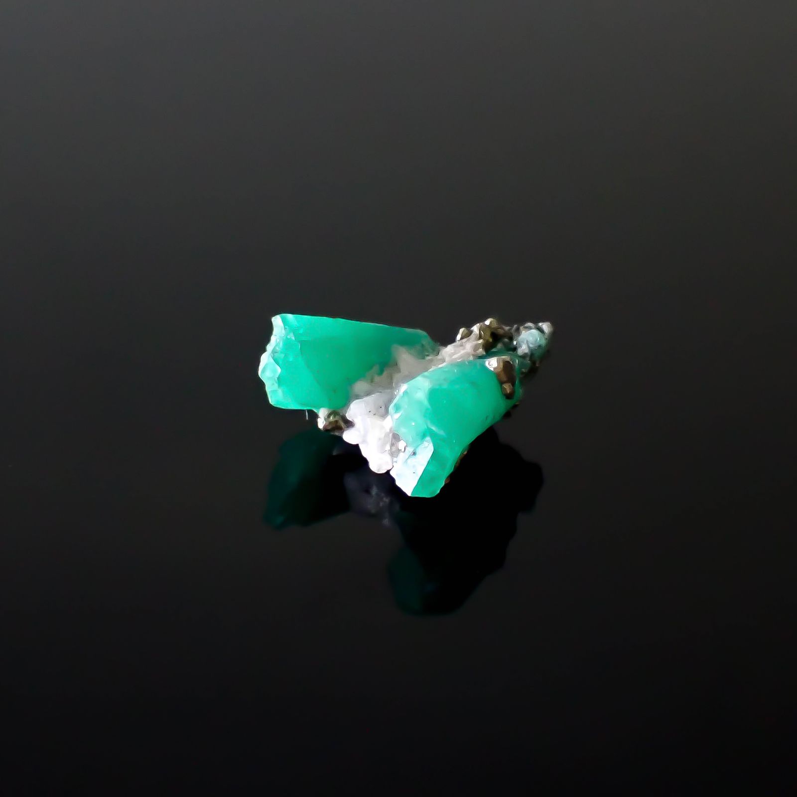 エメラルド原石 コロンビア産 2.10ct [250430179]9.1x10.1mm前後