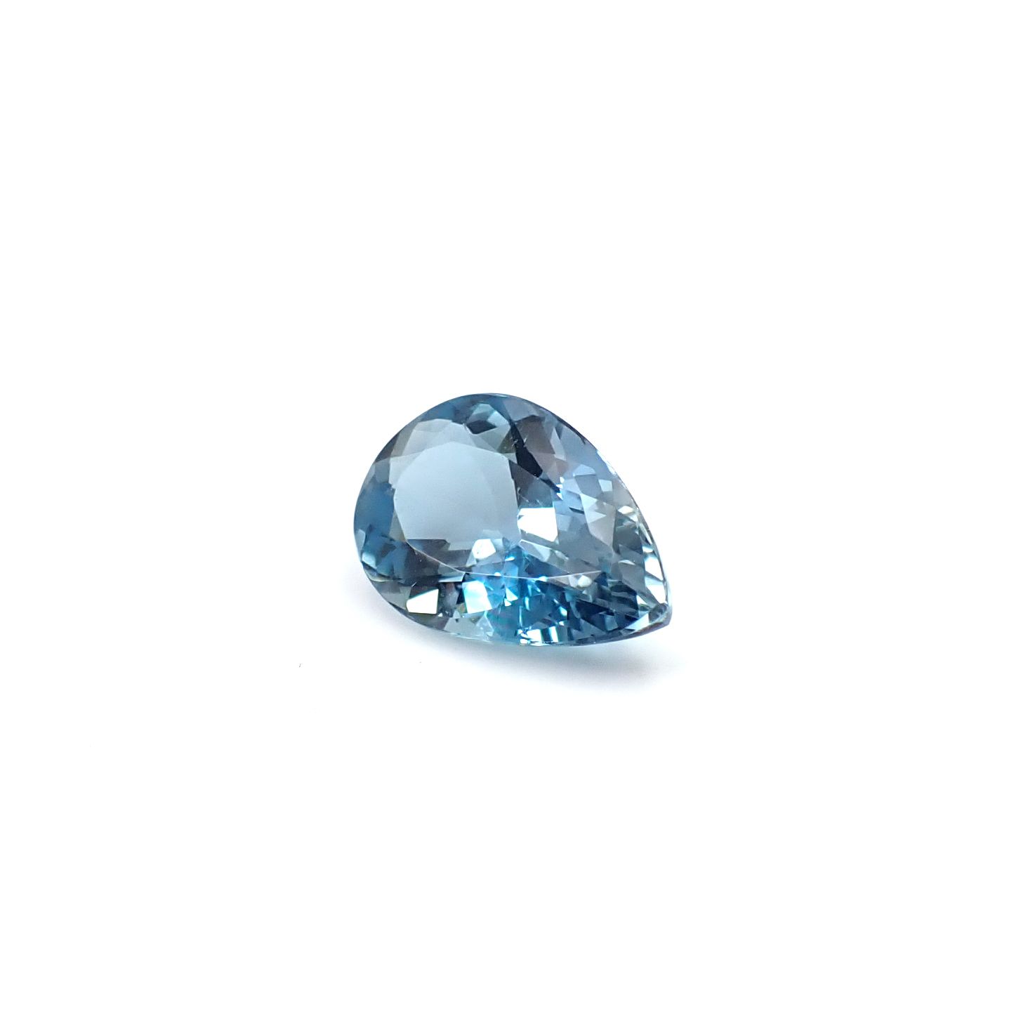 タトゥーアクアマリン ブラジル・ミナスジェライス州タトゥー鉱山産 1.90ct / 11.4x7.3mm前後 [260231778]