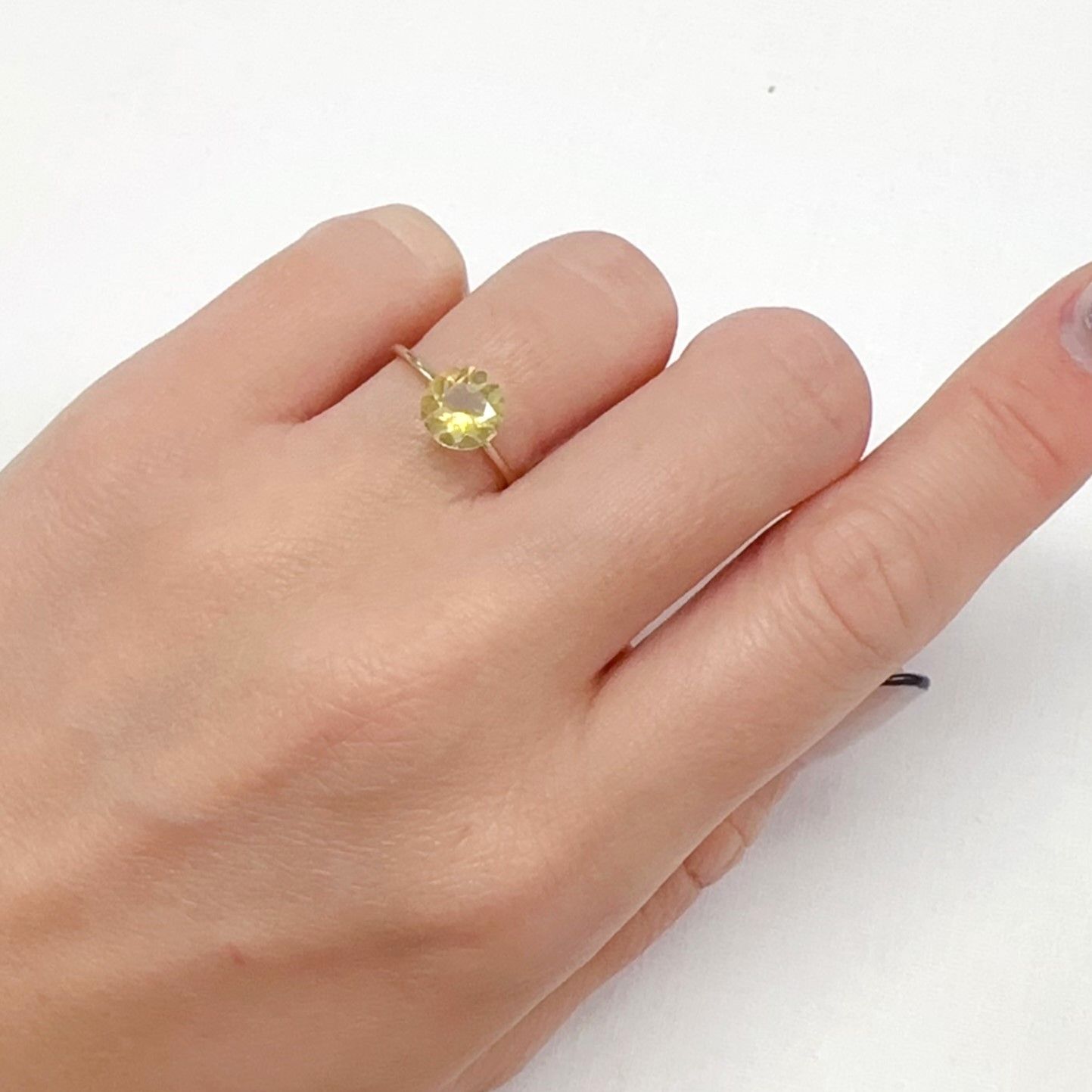 イエローオパール メキシコ産 0.99ct[240226193]7.3x7.3mm前後