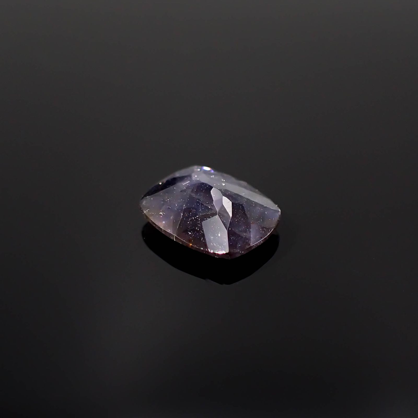 ブラッドショットアイオライト インド産 2.02ct[230321207]10.5x8.4mm前後