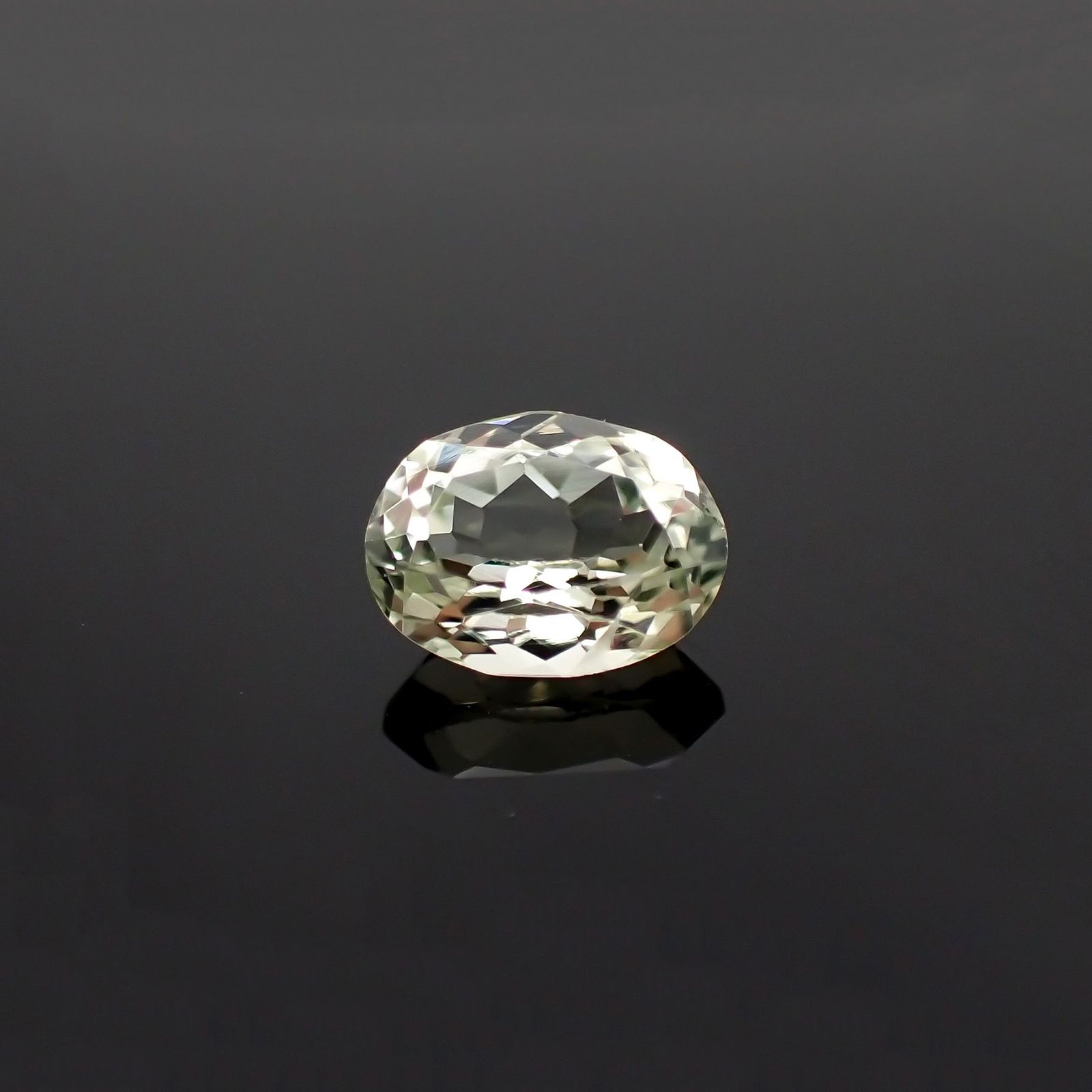 シリマナイト(宝石名シリマナイト)インド産 識別済 1.54ct / 8.1x6.2mm前後 [221018464]