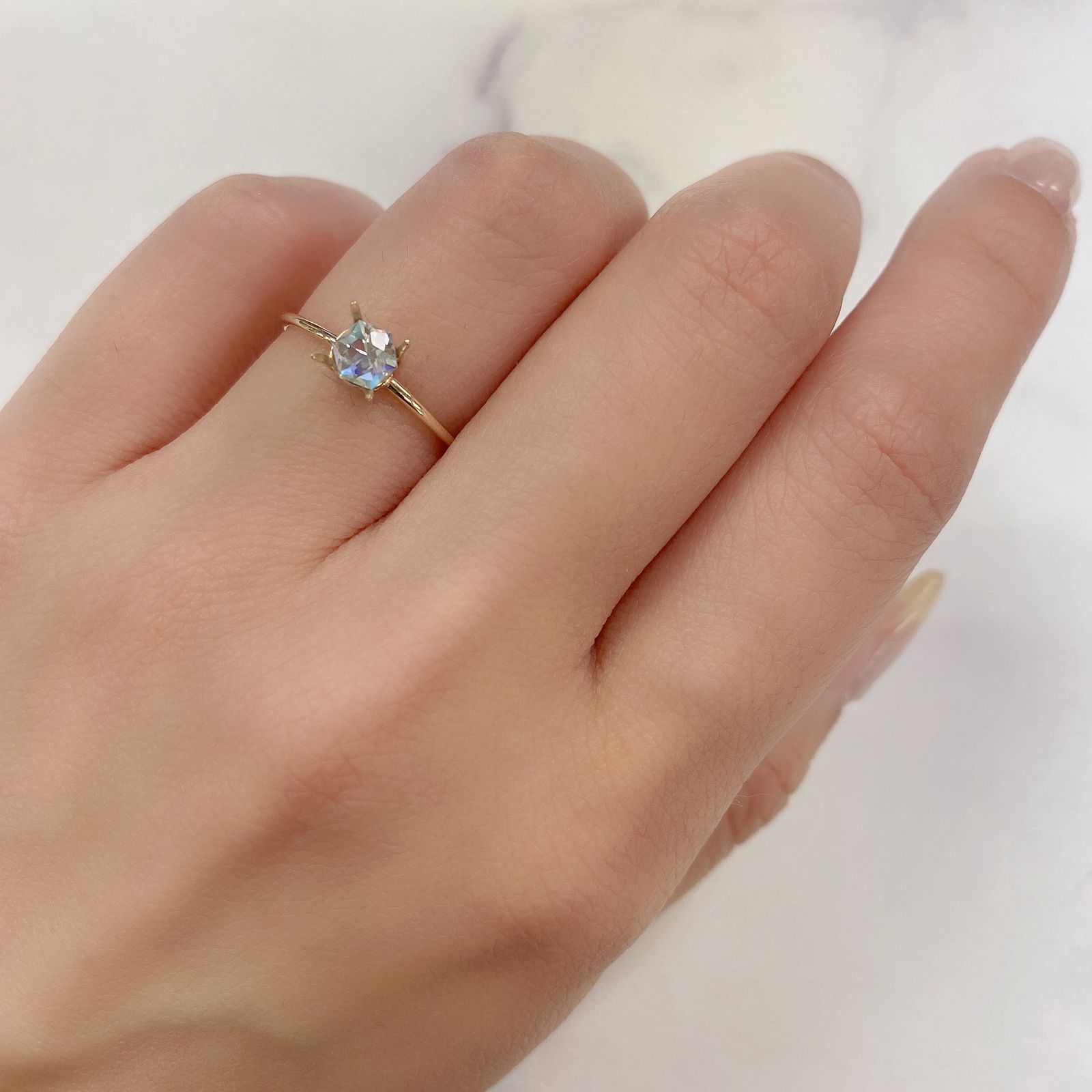 ◇ヘキサゴンカット◇レインボームーンストーン(宝石名ラブラドライト)マダガスカル産 0.35ct 識別済[211113732]4.4x4.2mm前後