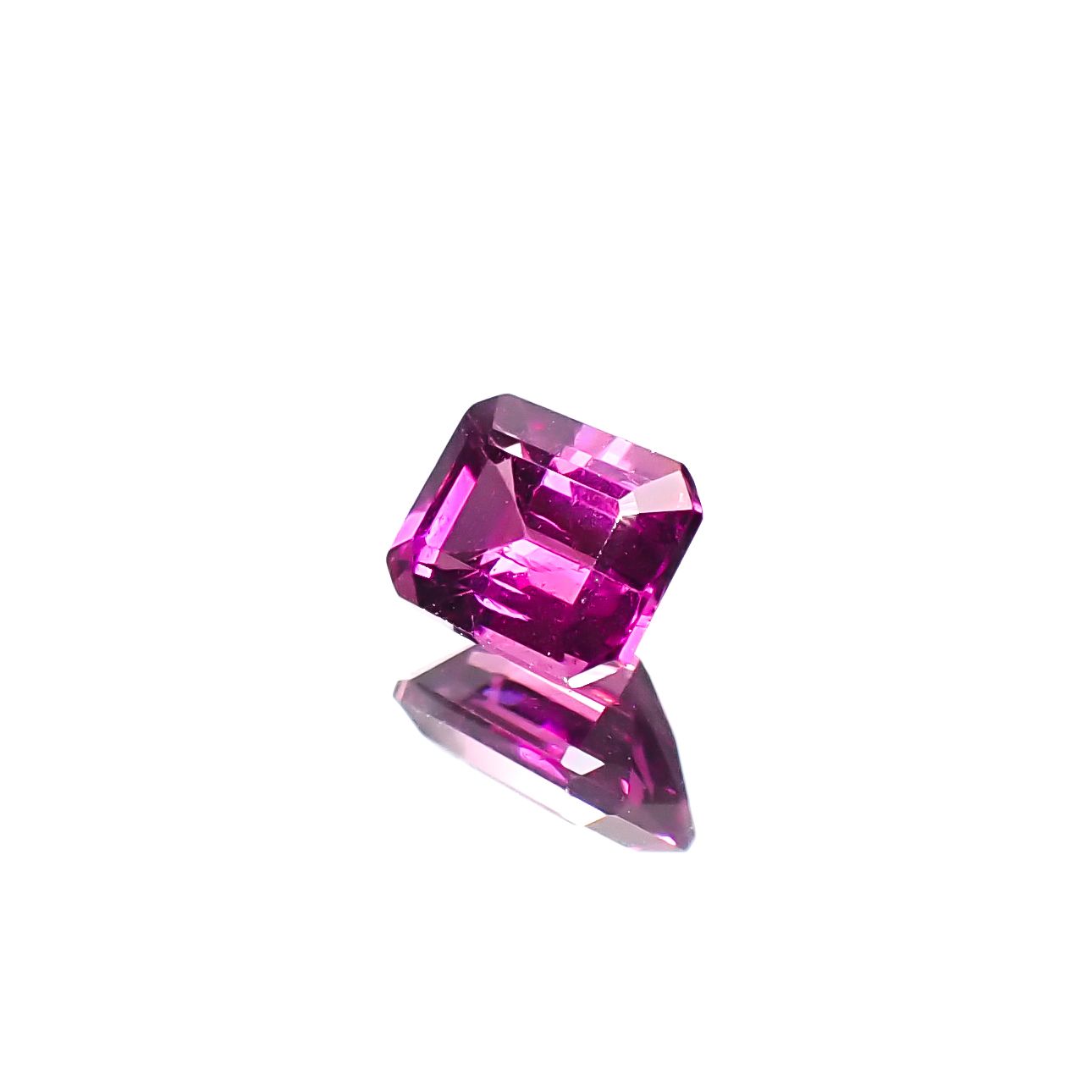 グレープガーネット(宝石名ガーネット)ブラジル産 0.60ct 識別済[251229641]5x4mm前後