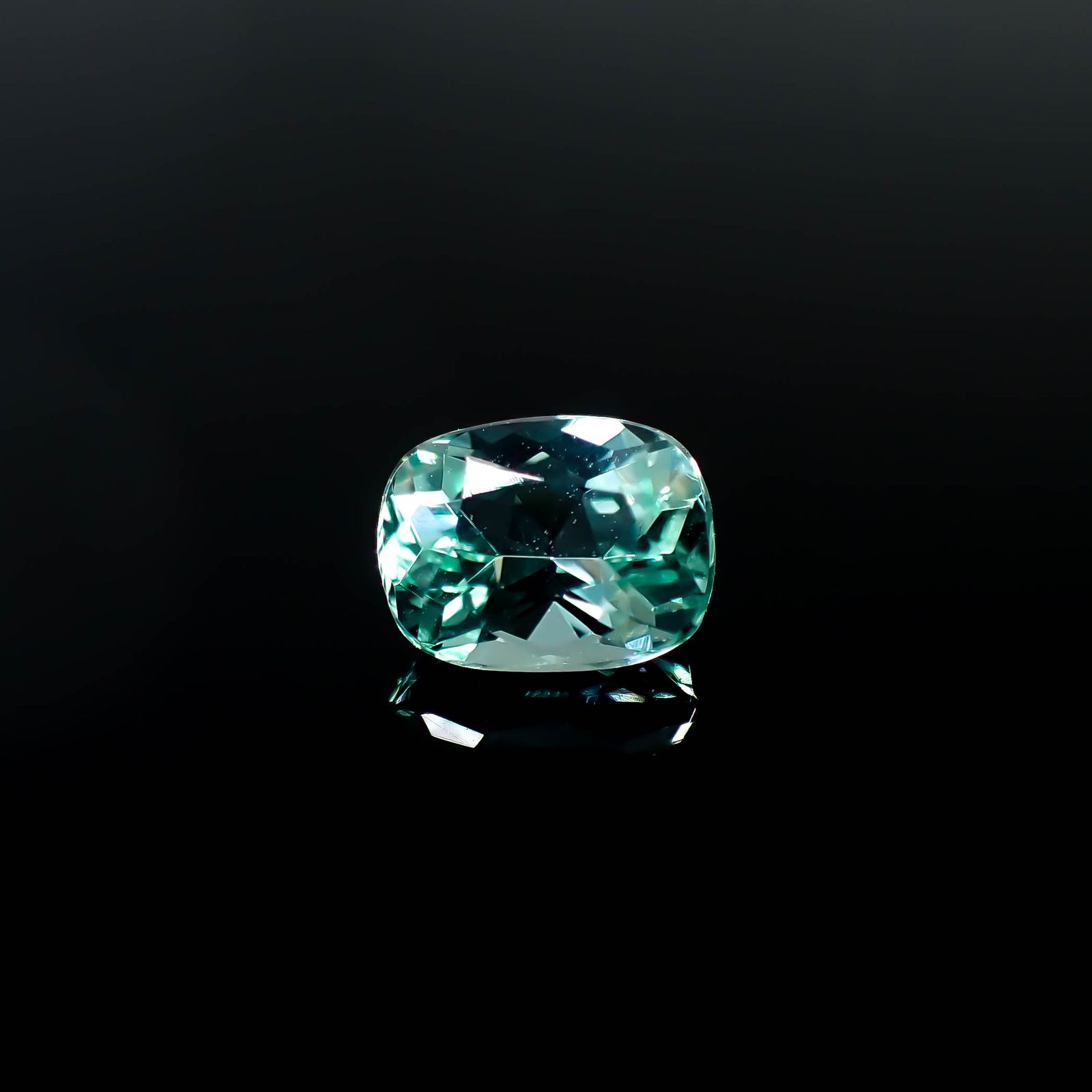 ミントトルマリン アフガニスタン産 1.44ct / 7.7x5.9mm前後 [251031203]