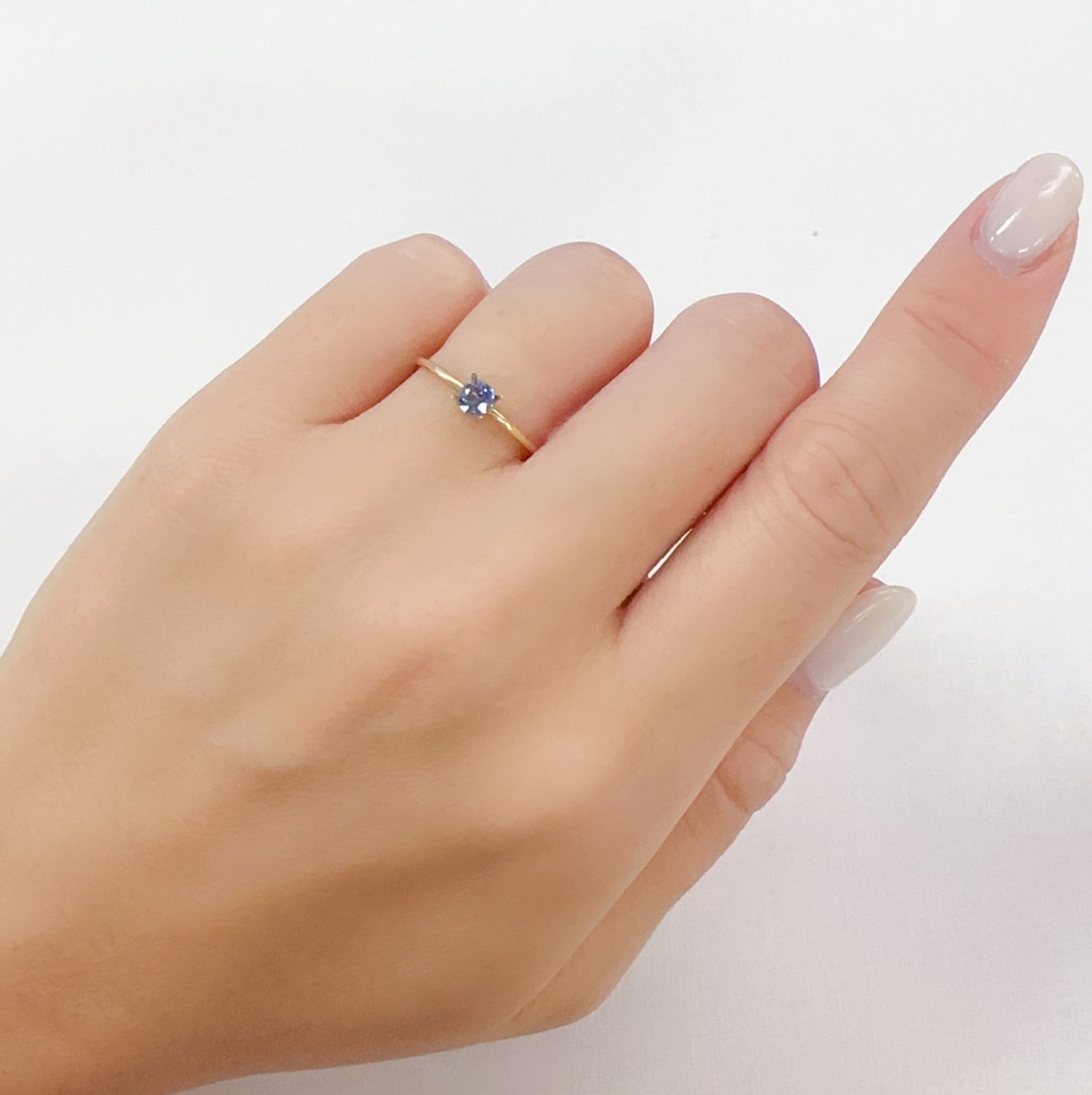アイスブルーサファイア(宝石名サファイア)スリランカ/マダガスカル産 0.31ct 識別済[230722697]3.8x3.7mm前後