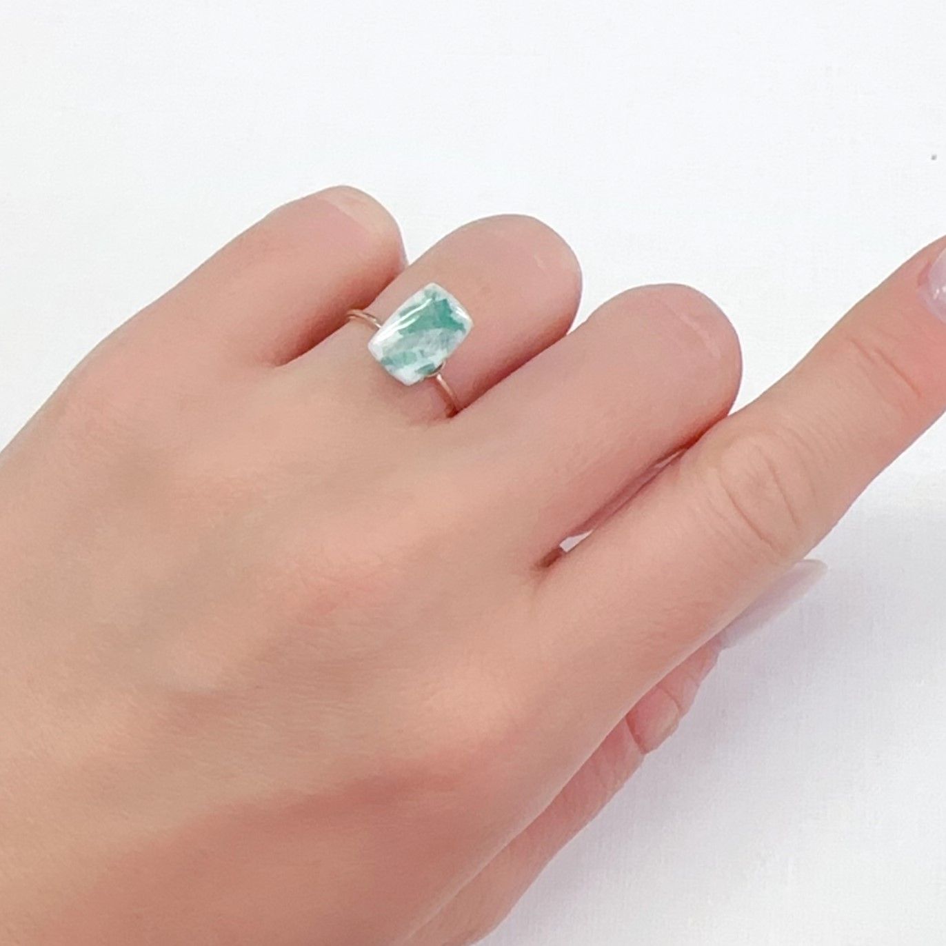 マトリックスエメラルド(エメラルドインクォーツ/フェルドスパー) ブラジル産 3.31ct[240326492]10.6x7.4mm前後