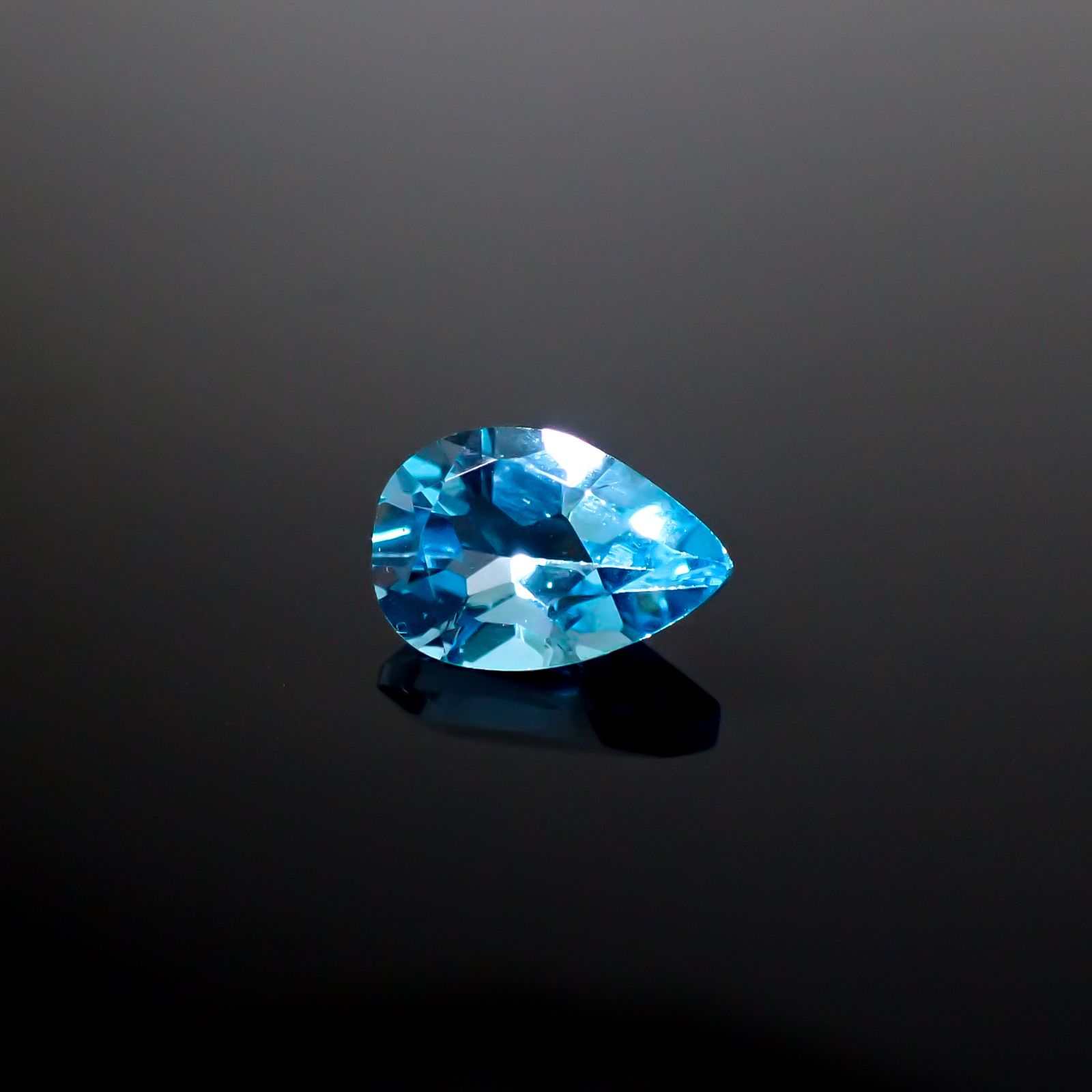 スイスブルートパーズ ブラジル産 1.65ct [241229582]9x6.1mm前後