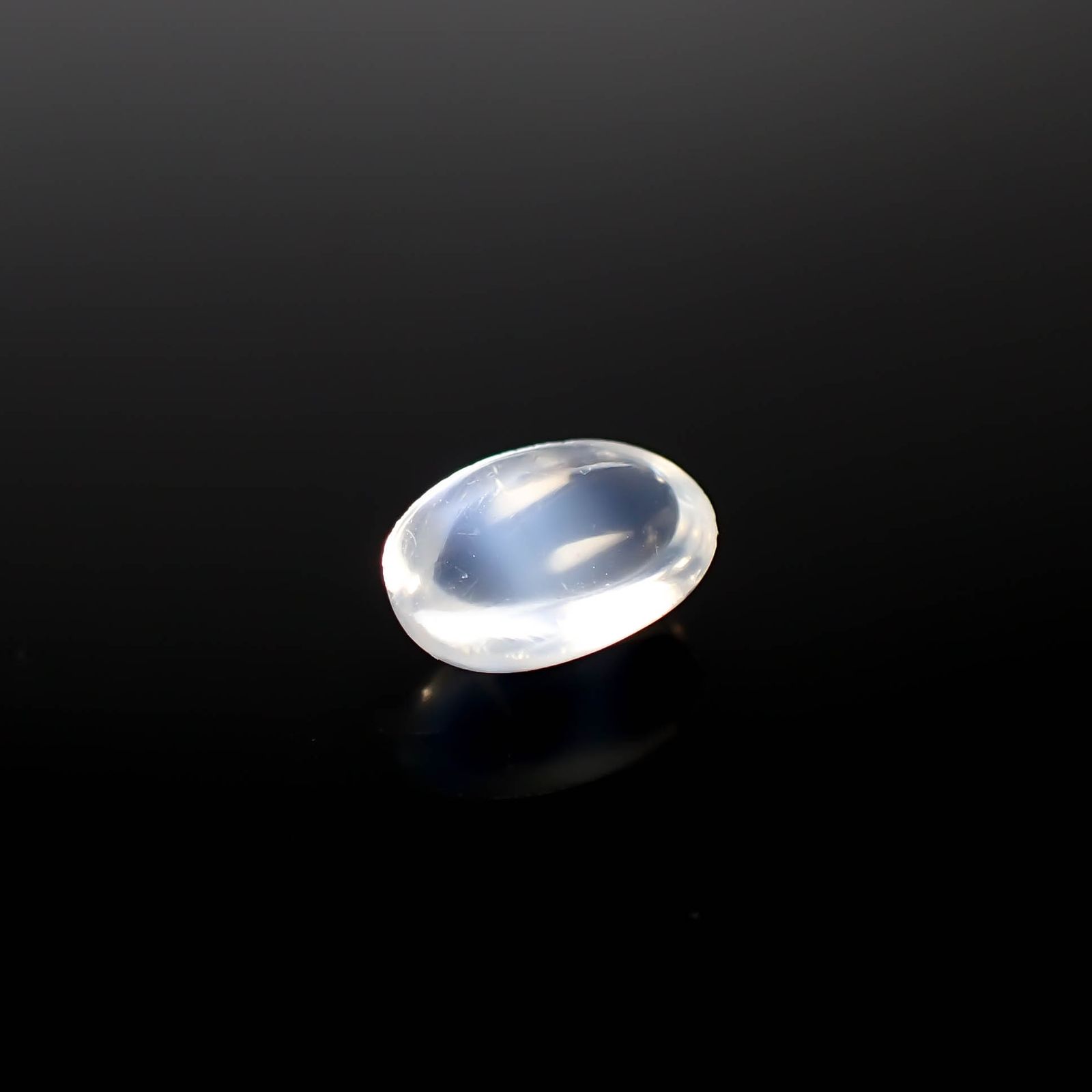 ムーンストーン(宝石名オーソクレース)インド/スリランカ産 0.94ct 識別済[240527719]7.9x5.9mm前後