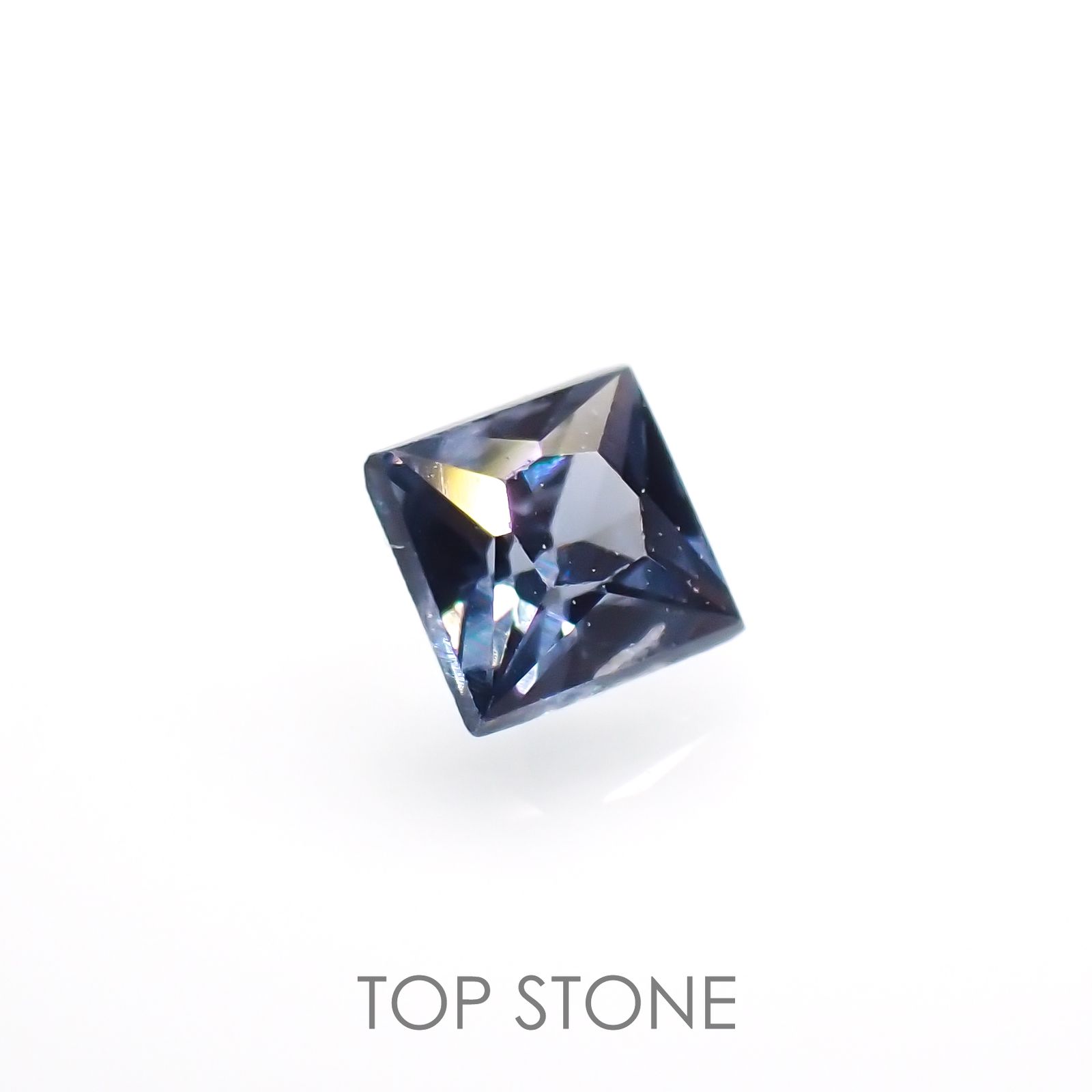 ◇プリンセスカット◇カラーチェンジガーネット アレキタイプ(宝石名ガーネット)マダガスカル・ベキリー産 0.11ct 識別済[220616547]2.5x2.5mm前後