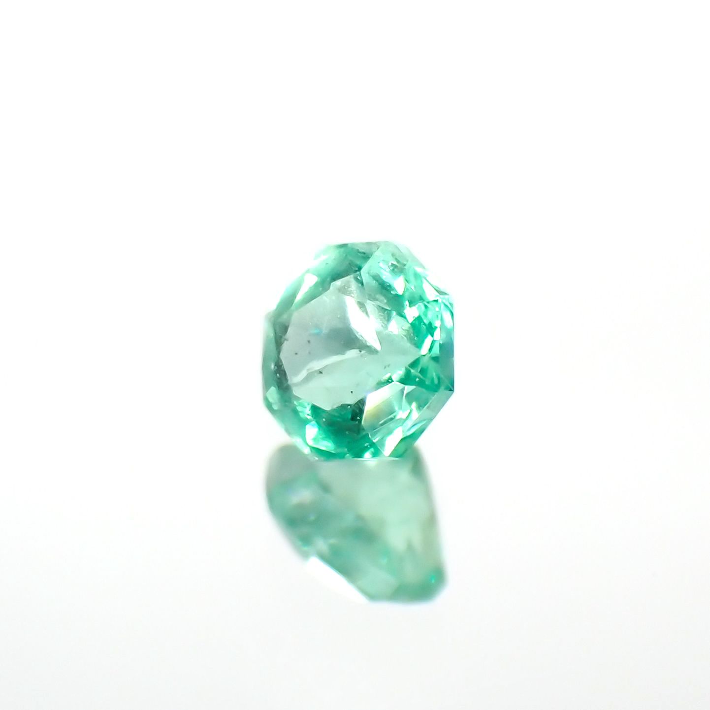 ◇オクタゴンカット◇エメラルド(宝石名エメラルド)ザンビア産 0.13ct 識別済[231224393]3x3mm前後