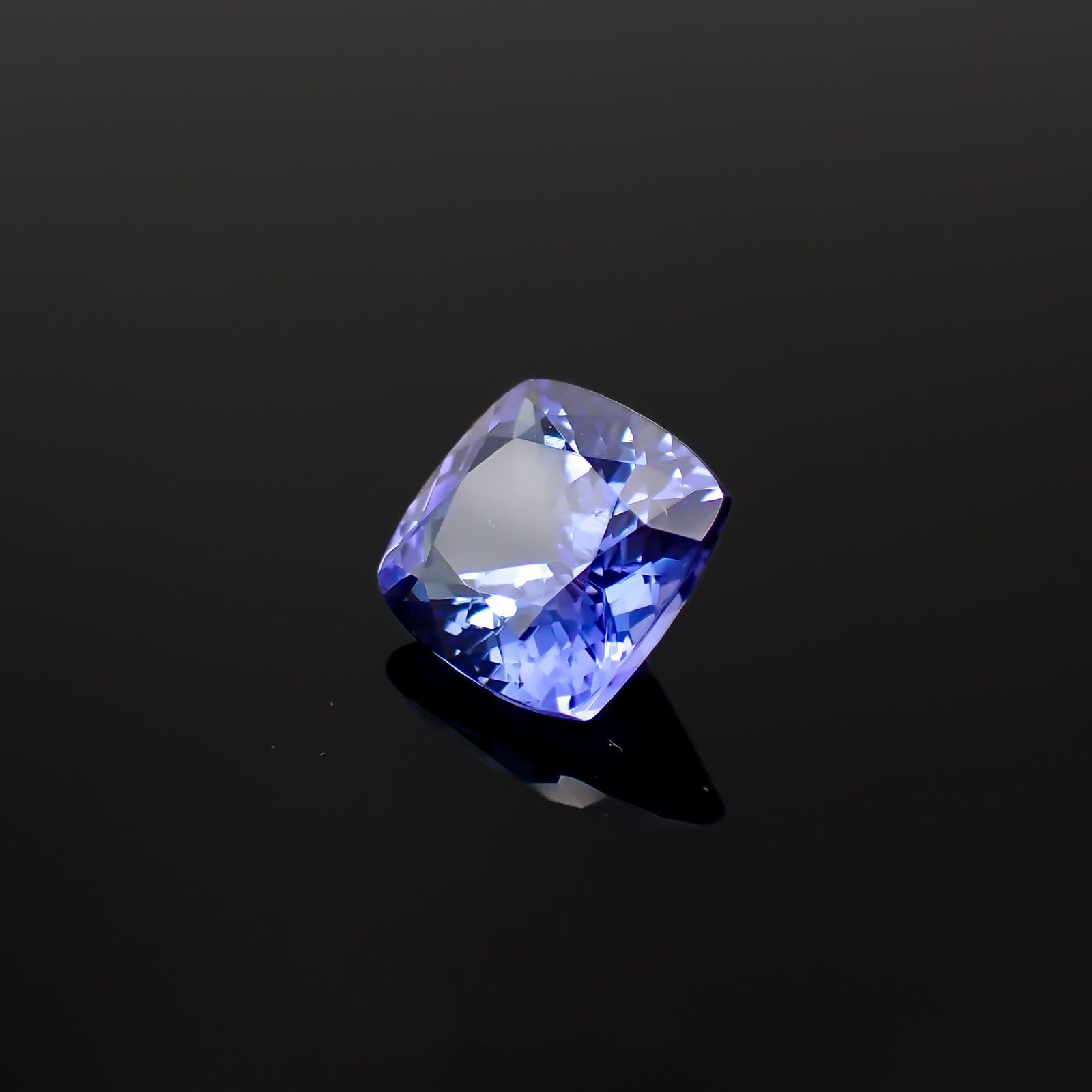 タンザナイト(宝石名タンザナイト)タンザニア産 4.20ct 識別済[221119010]9.9x9.3mm前後
