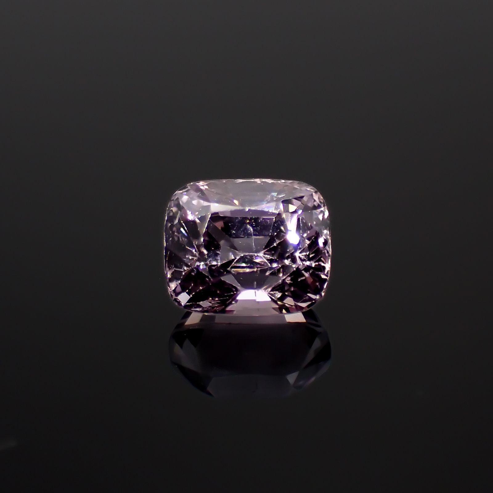 ラベンダースピネル ビルマ/マダガスカル産 1.28ct [250421741]6.2x5.2mm前後