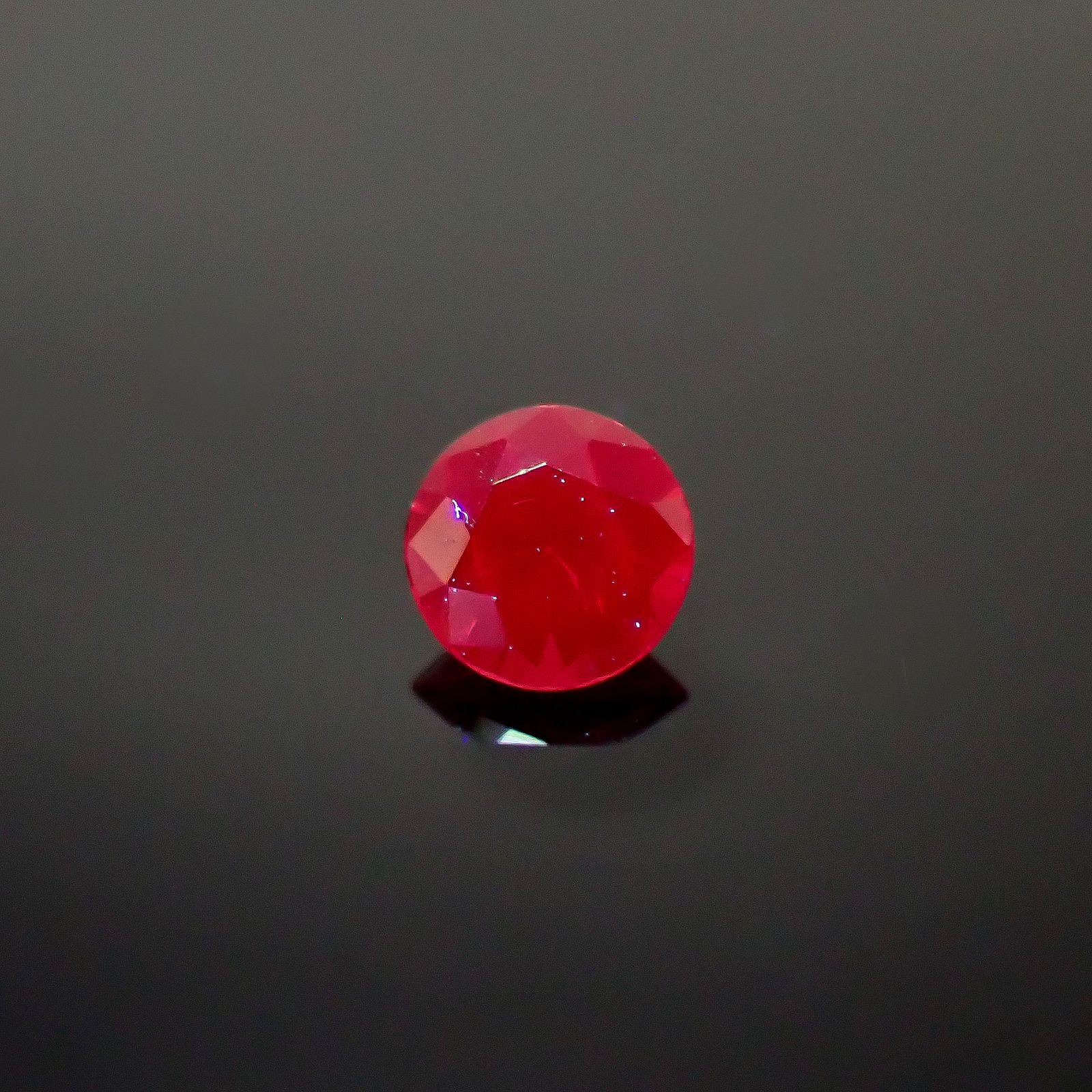 レッドスピネル ビルマ産 0.18ct[240728571]3.5x3.5mm前後