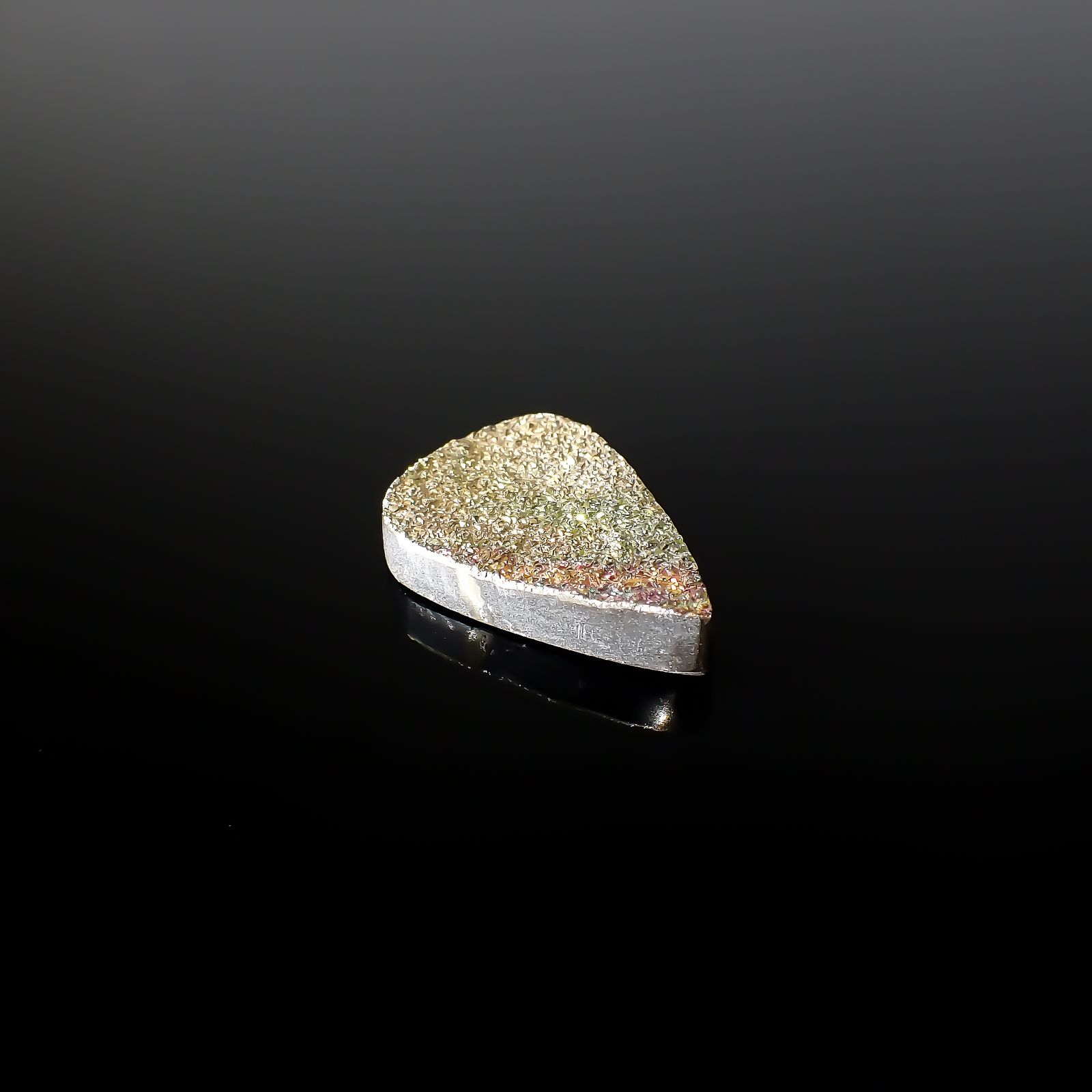 ◇フリーフォーム◇レインボーパイライト 原石 ロシア産 13.96ct[240326429]24.5x15.7mm前後