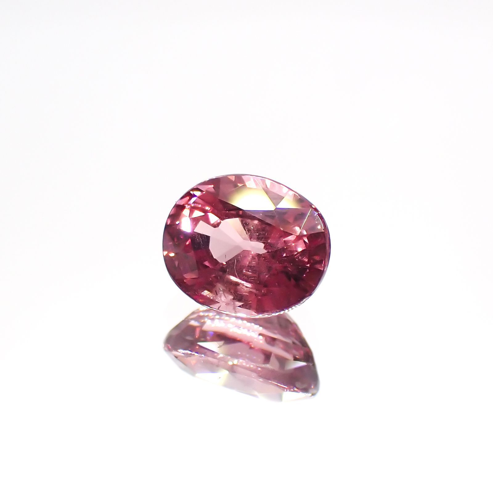 カラーシフトマラヤガーネット(宝石名ガーネット)タンザニア産 1.48ct 識別済[220115003]7x5.8mm前後
